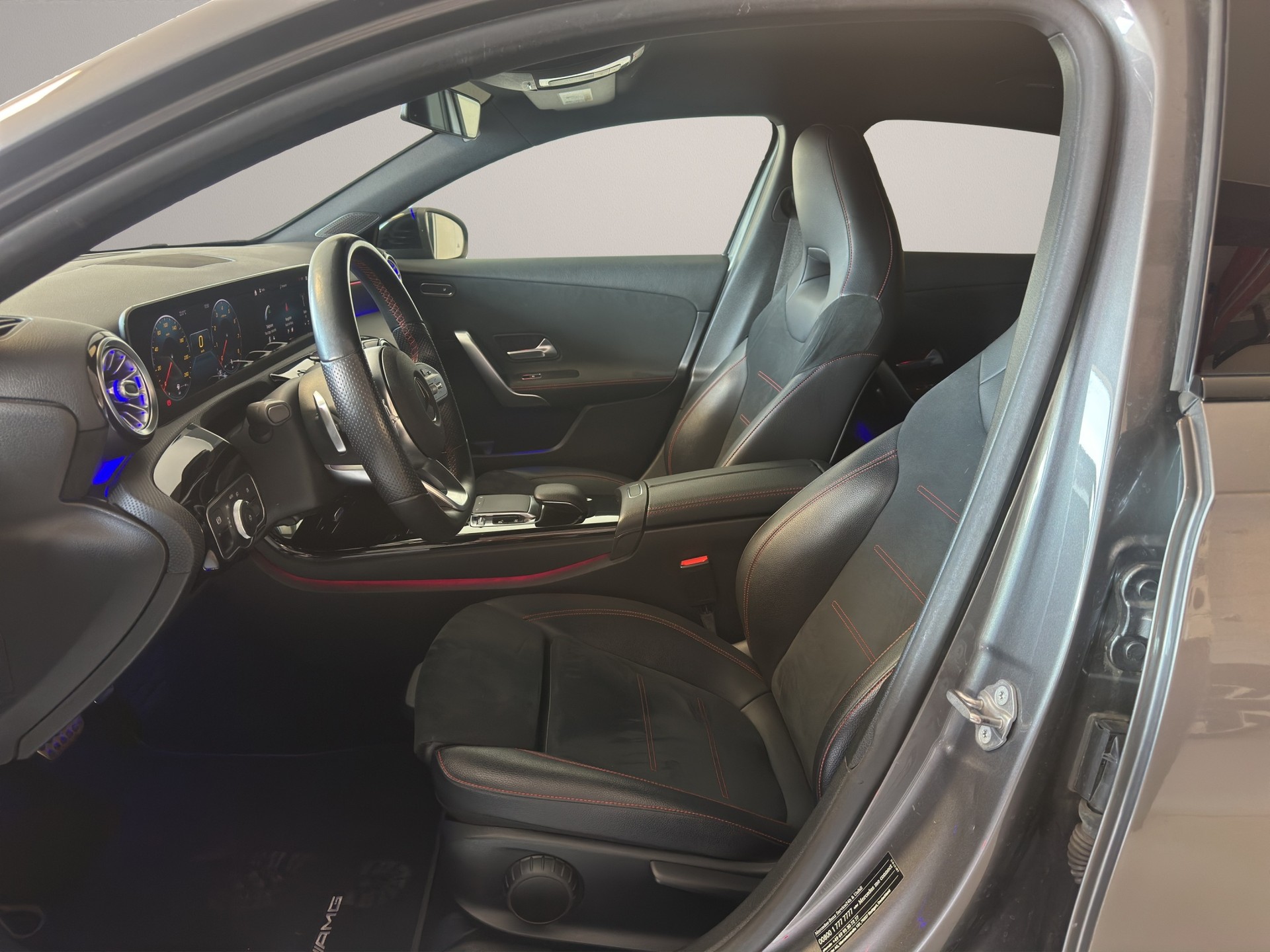 MERCEDES-BENZ A 250 AMG Line 7G-DCT-image-8