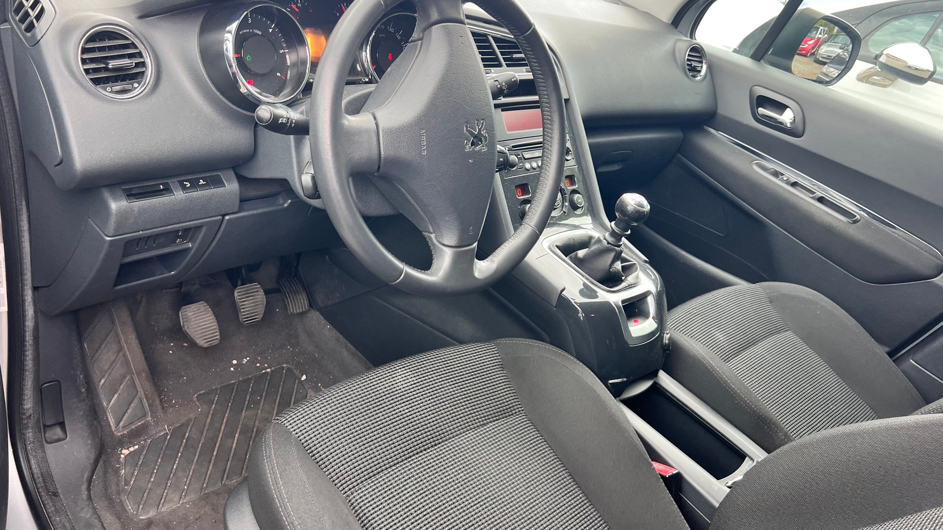 PEUGEOT 5008 1.6 16V VTI Business-image-5