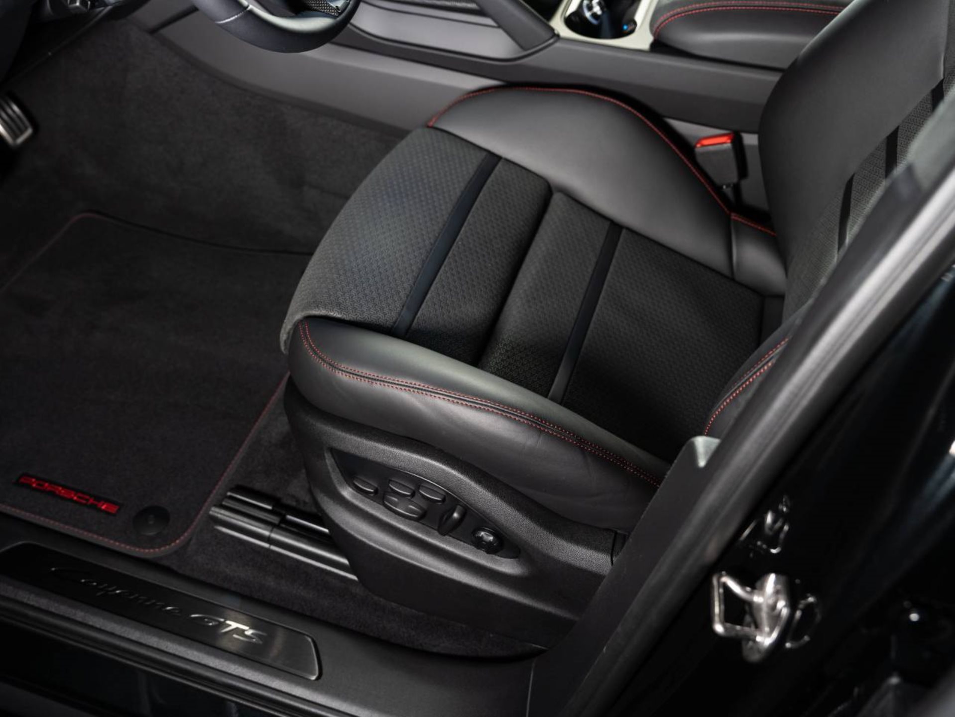 PORSCHE Cayenne GTS Coupé-image-22