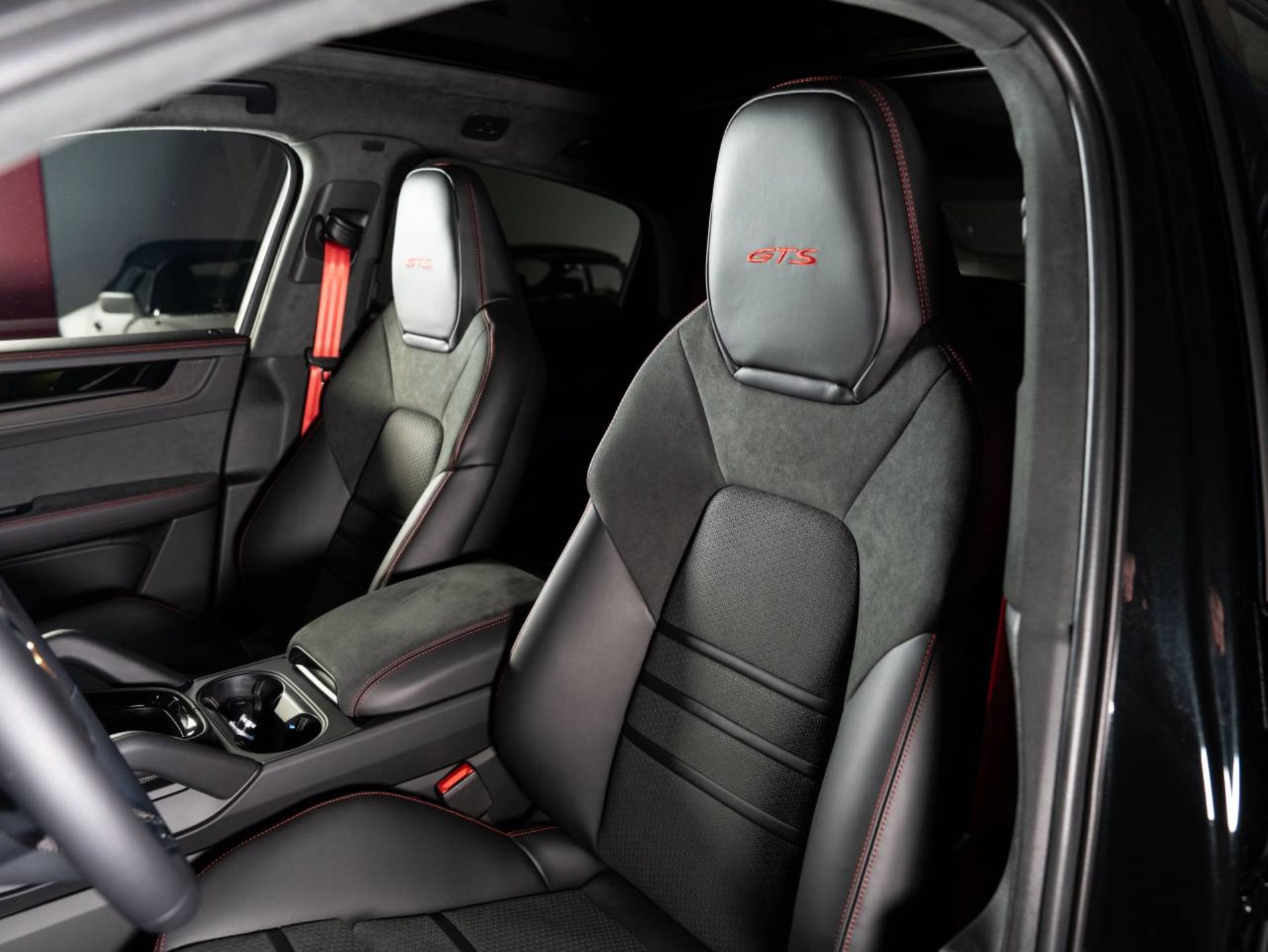PORSCHE Cayenne GTS Coupé-image-7