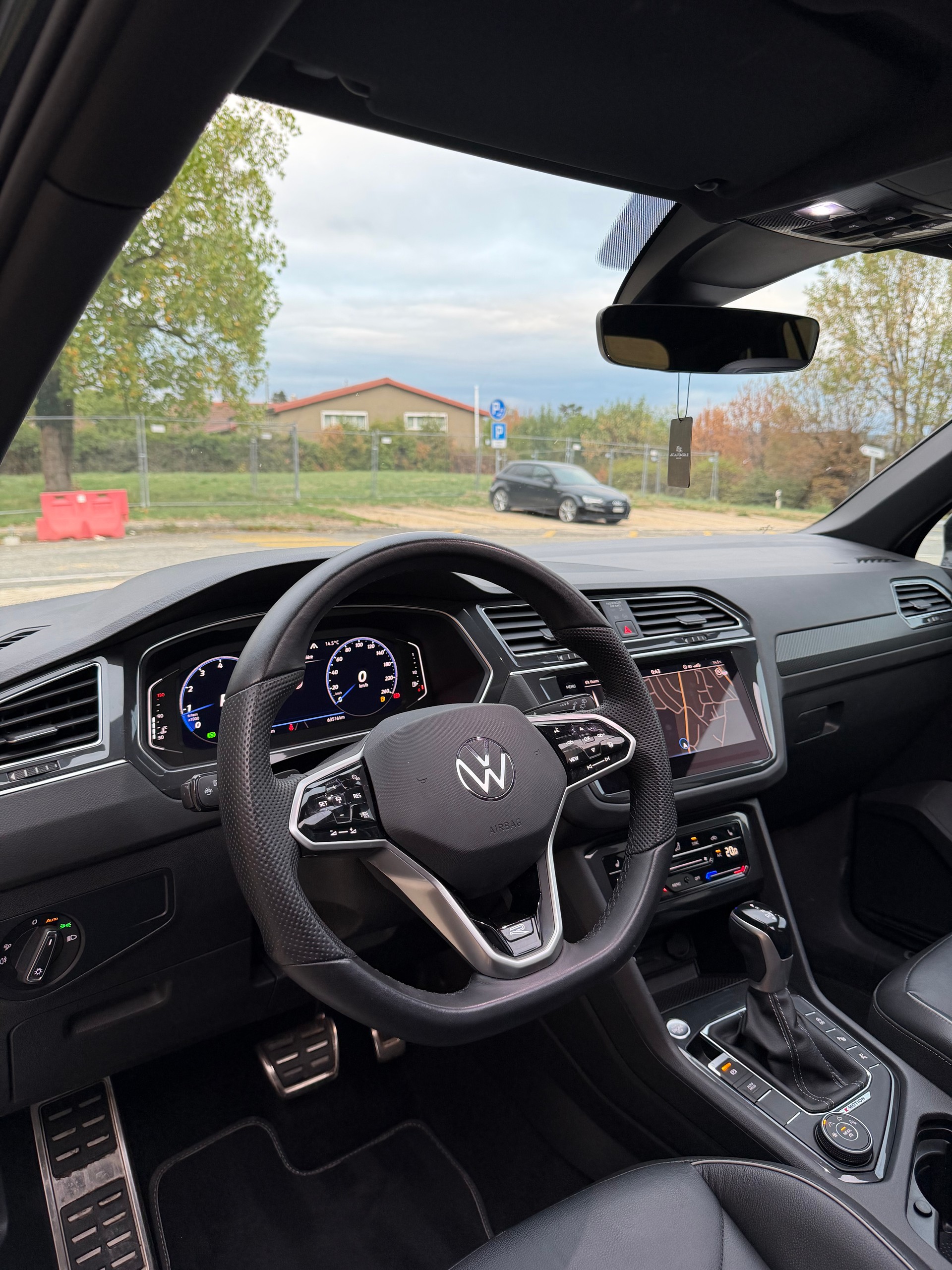 VW Tiguan 2.0TSI R-Line 4Motion DSG-image-17
