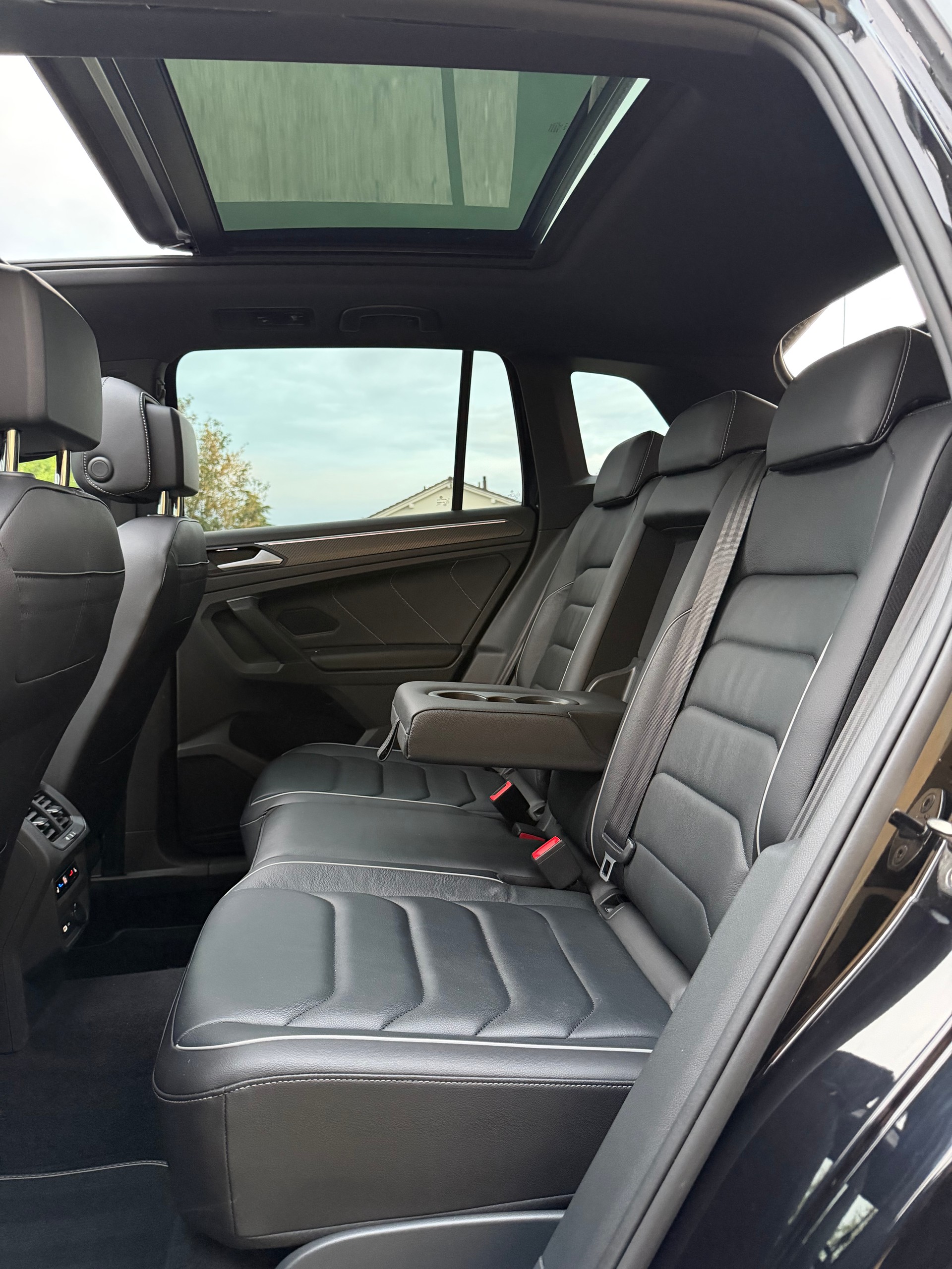 VW Tiguan 2.0TSI R-Line 4Motion DSG-image-12