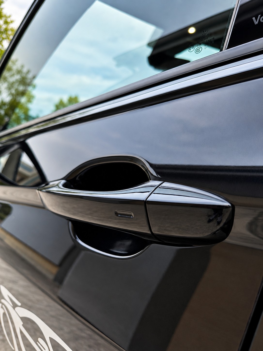 VW Tiguan 2.0TSI R-Line 4Motion DSG-image-6