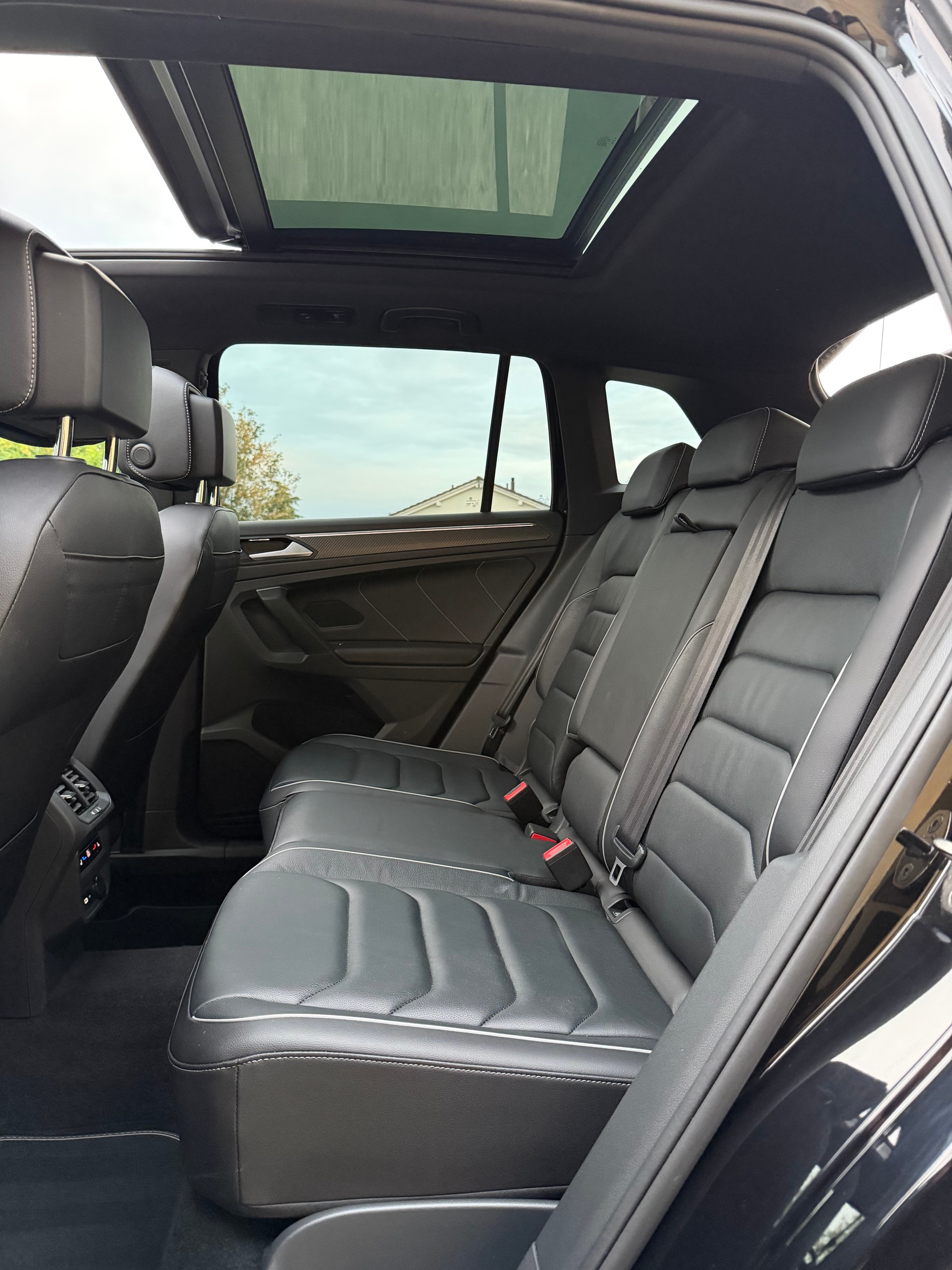 VW Tiguan 2.0TSI R-Line 4Motion DSG-image-11