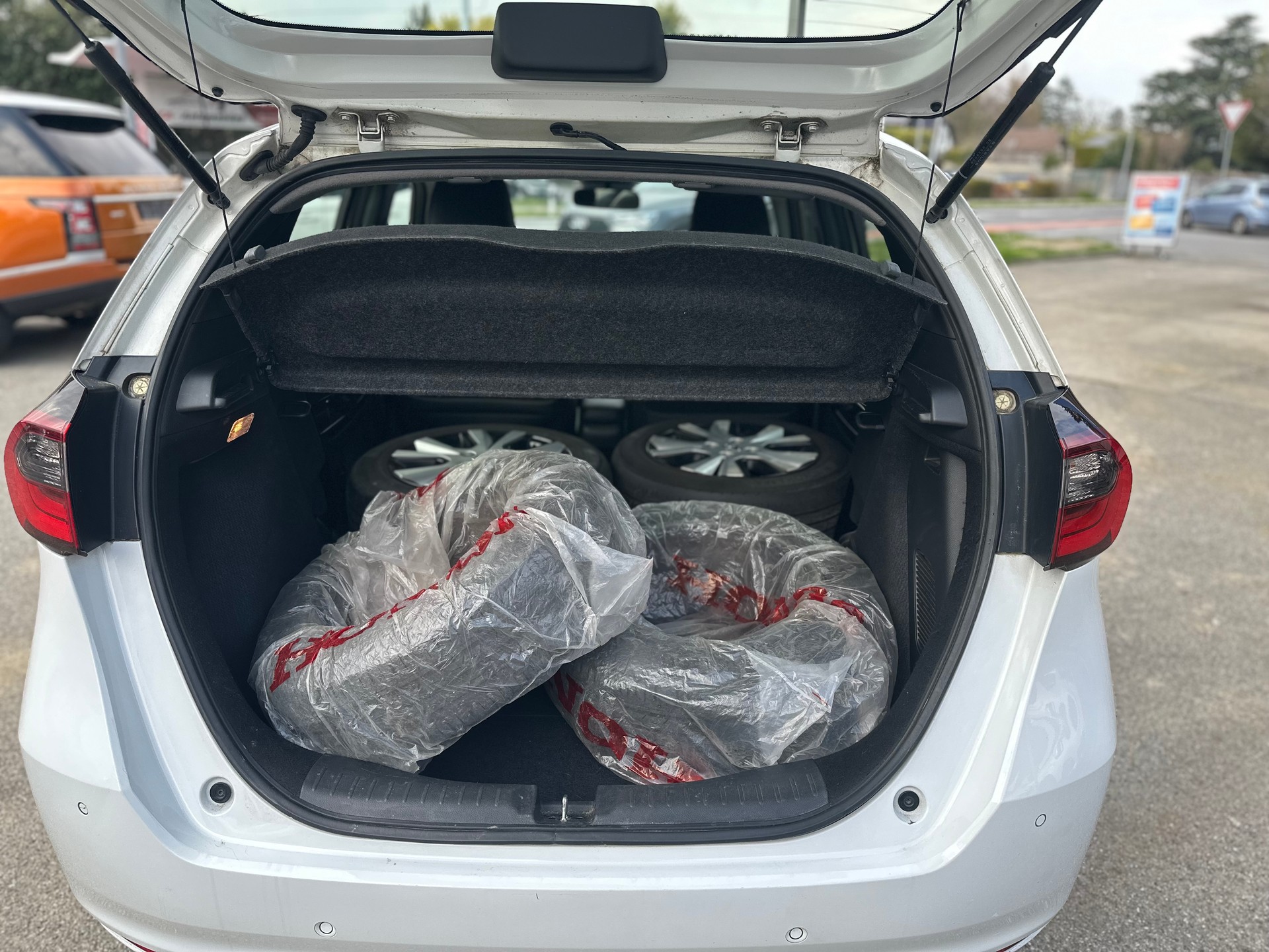 HONDA Jazz 1.5i-MMD Comfort E-CVT-image-8