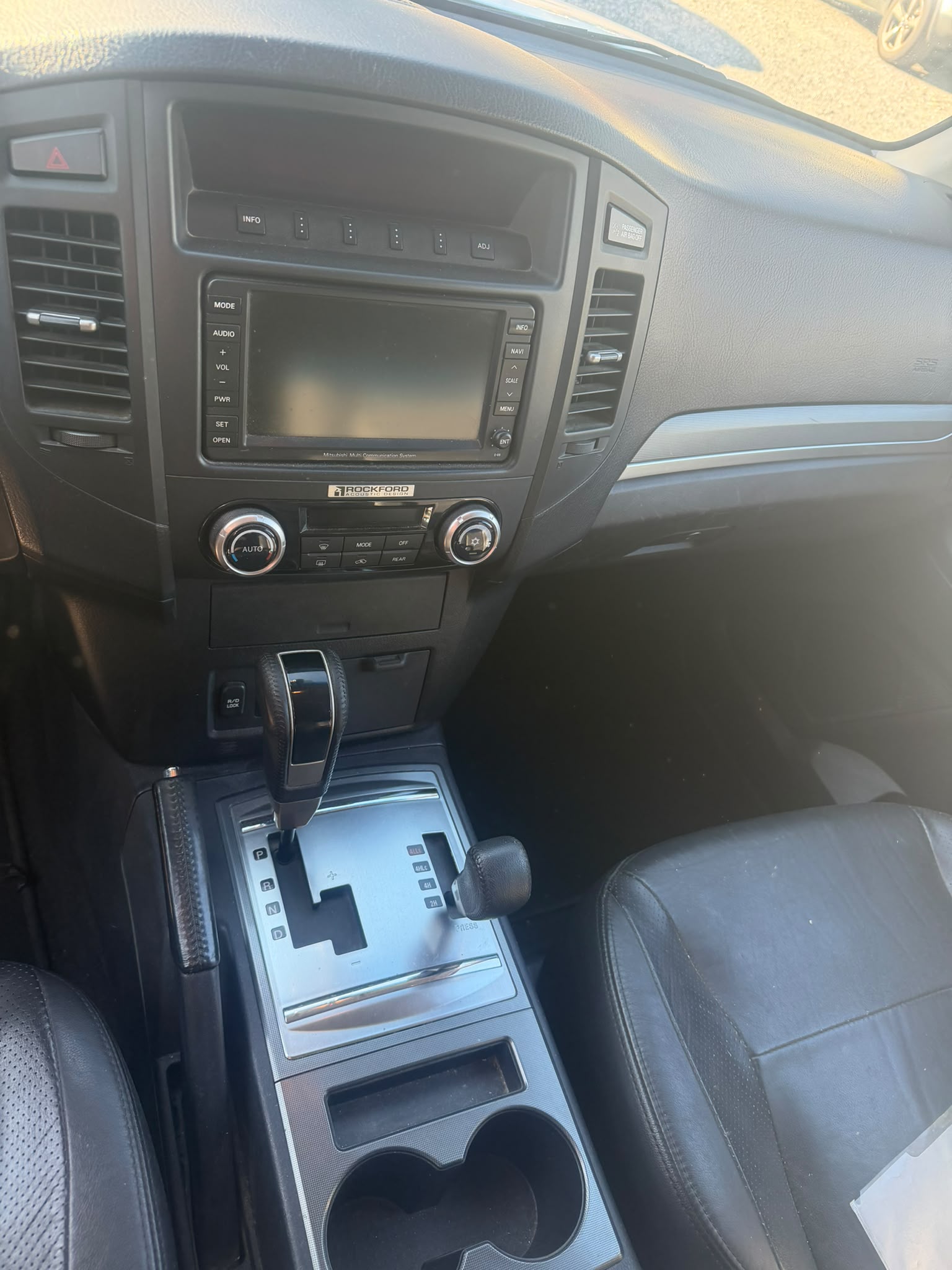 MITSUBISHI Pajero 3.2 DI-D Automatic-image-2