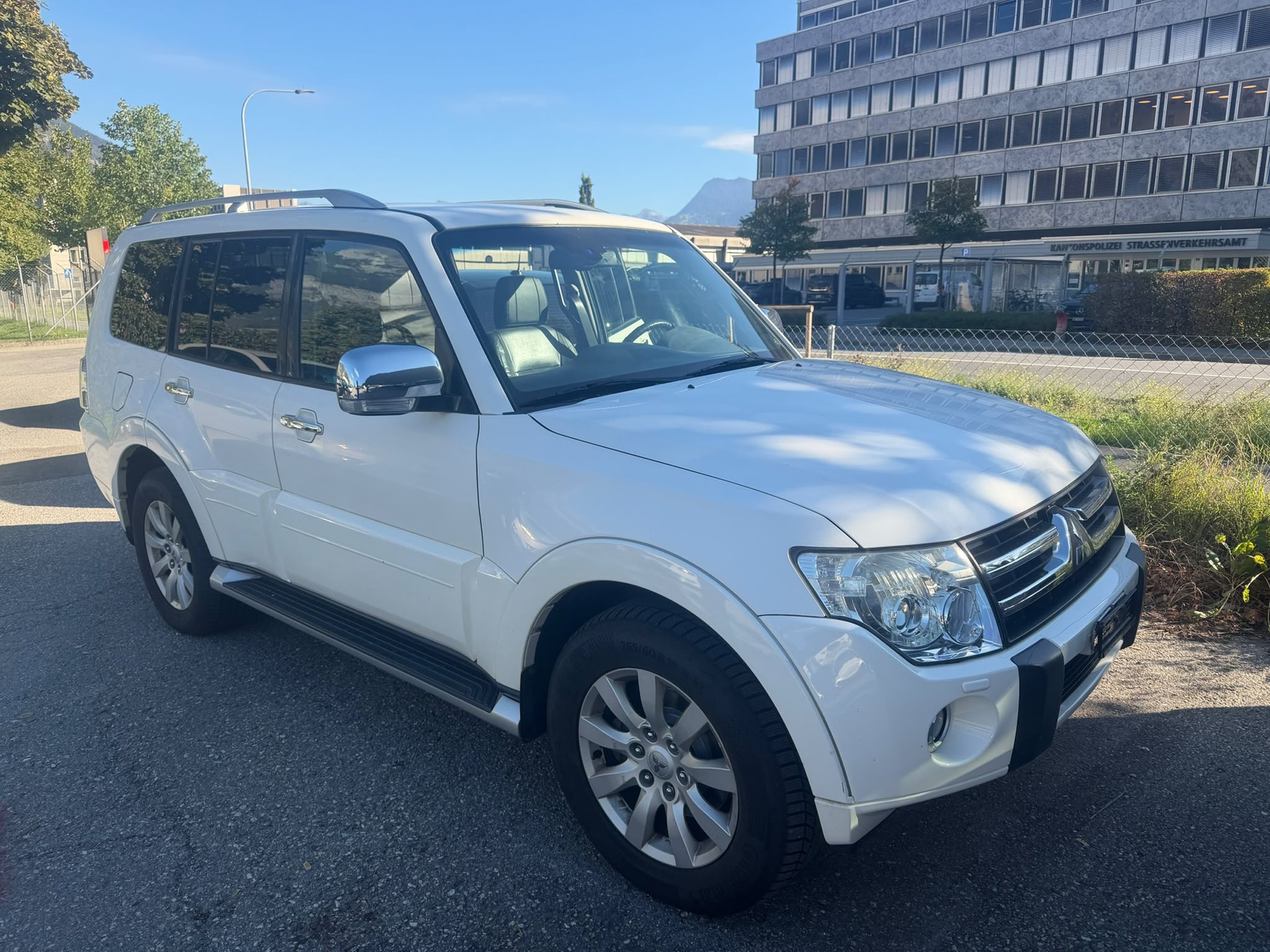 MITSUBISHI Pajero 3.2 DI-D Automatic-image-3