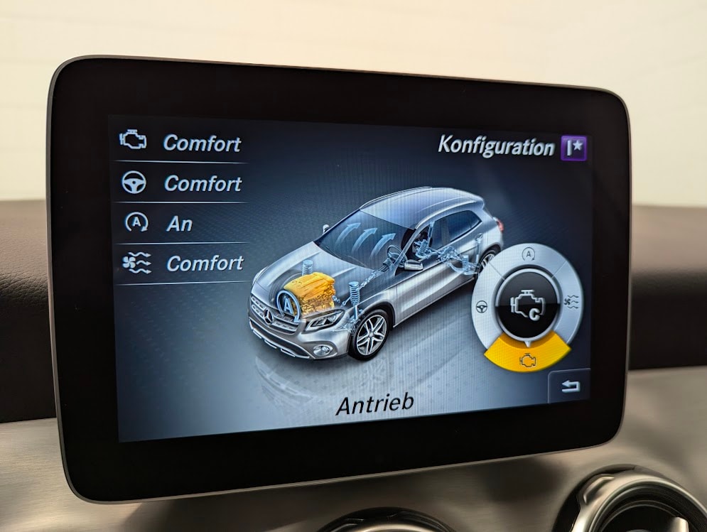 MERCEDES-BENZ GLA 220 d AMG Line 4Matic 7G-DCT*CH-AUTO HARMAN/KARDON NAVI CAM VOLL-LED KEYLESS MEMORY ELEKTR.HECK*-image-17