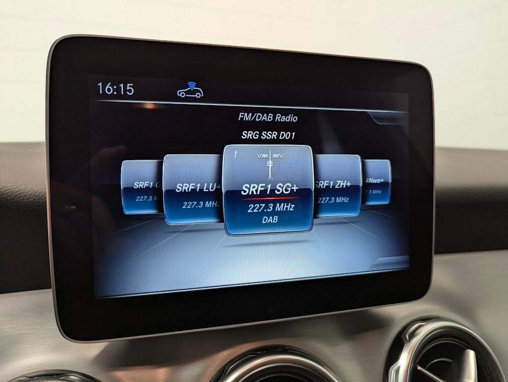 MERCEDES-BENZ GLA 220 d AMG Line 4Matic 7G-DCT*CH-AUTO HARMAN/KARDON NAVI CAM VOLL-LED KEYLESS MEMORY ELEKTR.HECK*-image-14