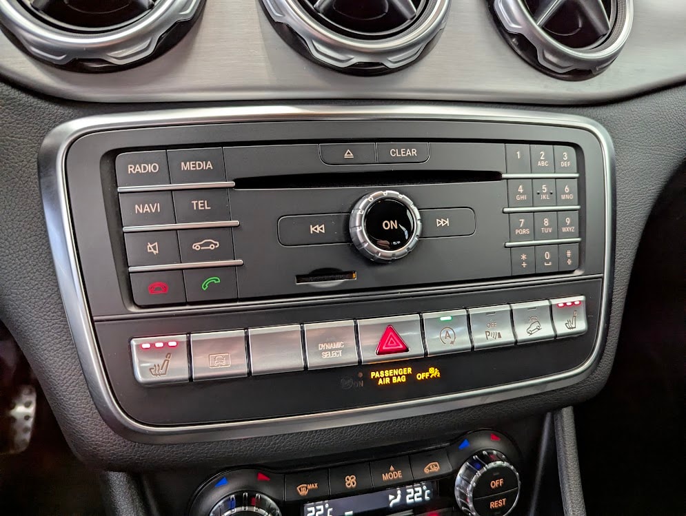 MERCEDES-BENZ GLA 220 d AMG Line 4Matic 7G-DCT*CH-AUTO HARMAN/KARDON NAVI CAM VOLL-LED KEYLESS MEMORY ELEKTR.HECK*-image-22