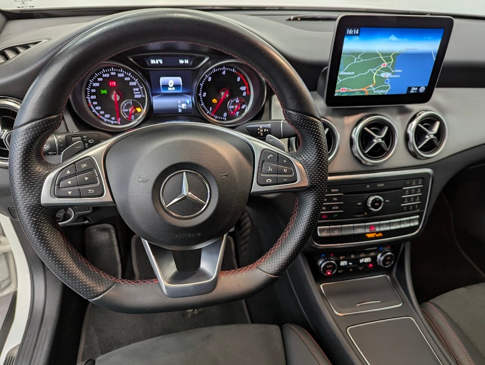 MERCEDES-BENZ GLA 220 d AMG Line 4Matic 7G-DCT*CH-AUTO HARMAN/KARDON NAVI CAM VOLL-LED KEYLESS MEMORY ELEKTR.HECK*-image-8