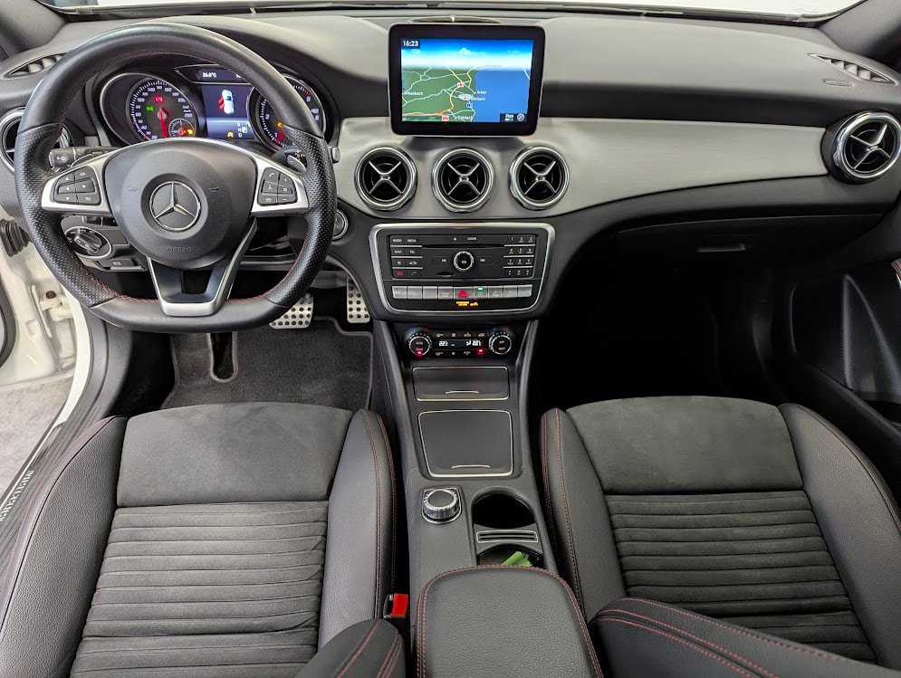 MERCEDES-BENZ GLA 220 d AMG Line 4Matic 7G-DCT*CH-AUTO HARMAN/KARDON NAVI CAM VOLL-LED KEYLESS MEMORY ELEKTR.HECK*-image-25