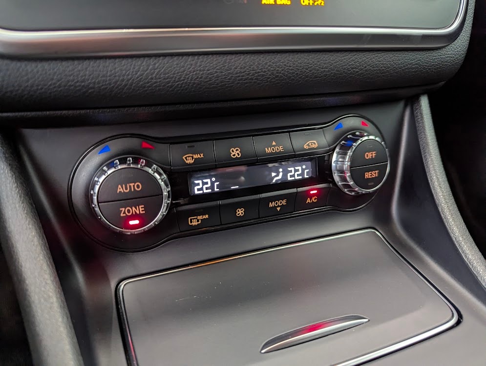 MERCEDES-BENZ GLA 220 d AMG Line 4Matic 7G-DCT*CH-AUTO HARMAN/KARDON NAVI CAM VOLL-LED KEYLESS MEMORY ELEKTR.HECK*-image-23