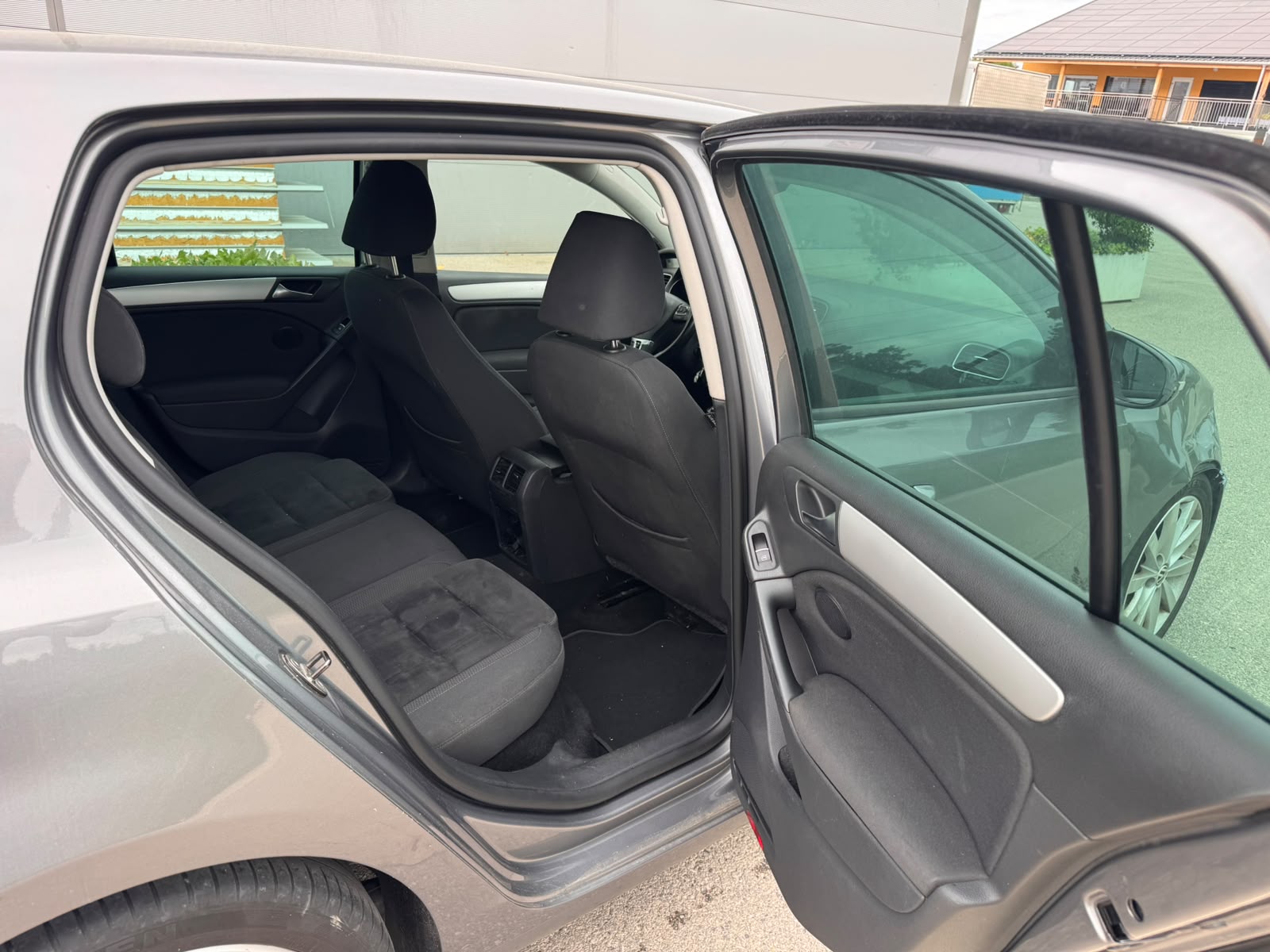 VW Golf 2.0 TDI Highline-image-23