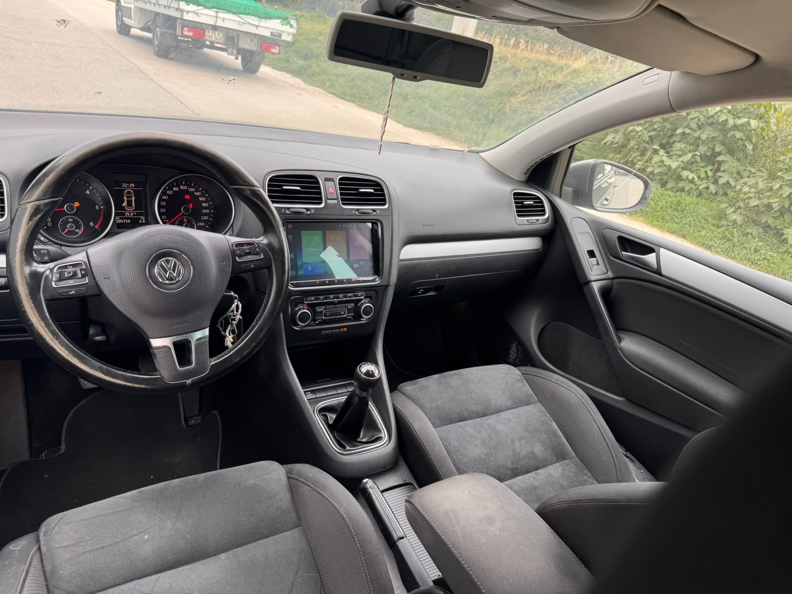 VW Golf 2.0 TDI Highline-image-18