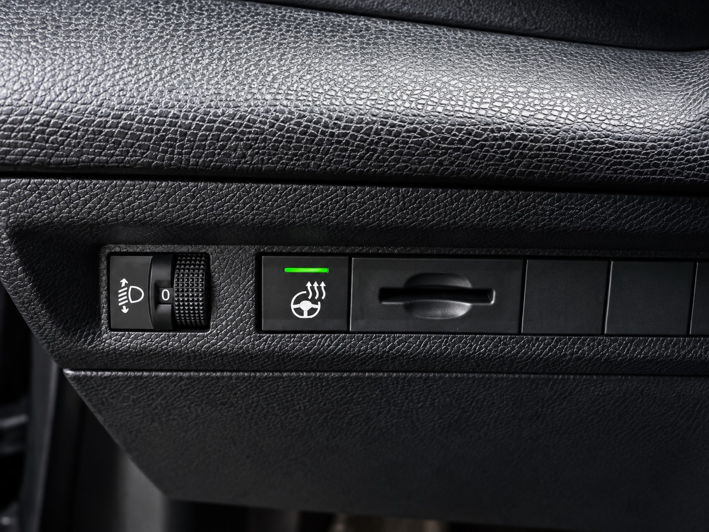 PEUGEOT 308 SW 1.5 BlueHDI Allure EAT8-image-15