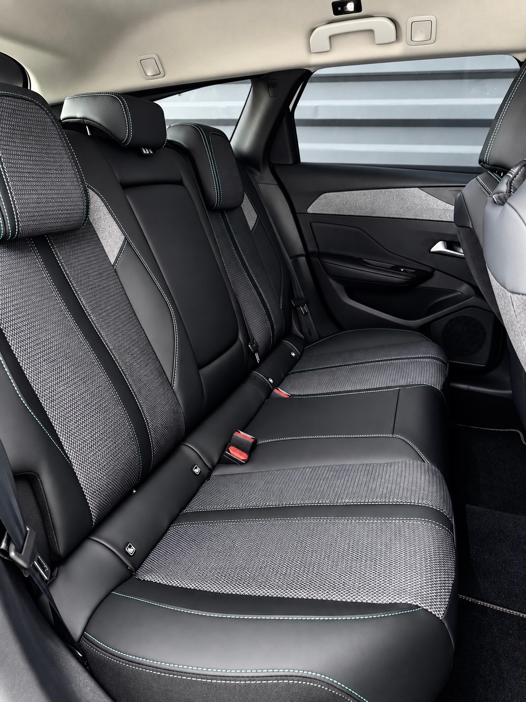 PEUGEOT 308 SW 1.5 BlueHDI Allure EAT8-image-10