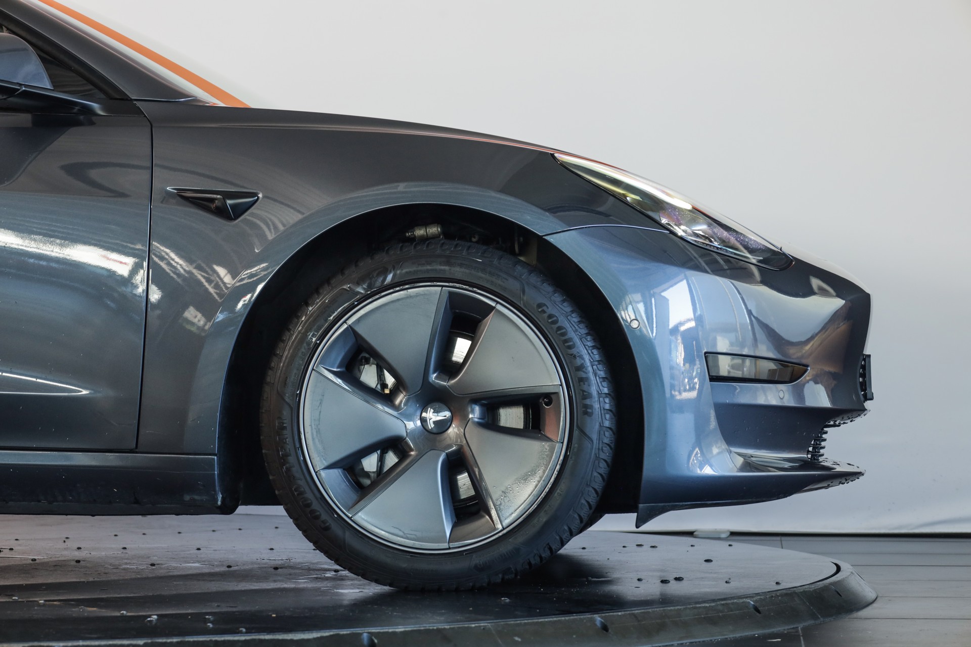 TESLA Model 3 Midnight Grey-image-24