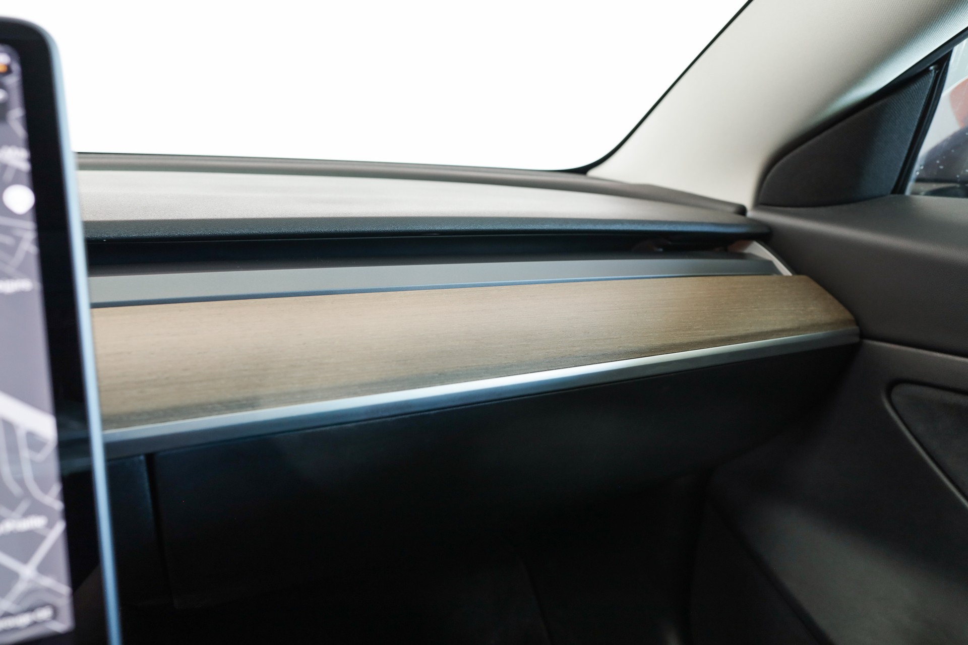 TESLA Model 3 Midnight Grey-image-22
