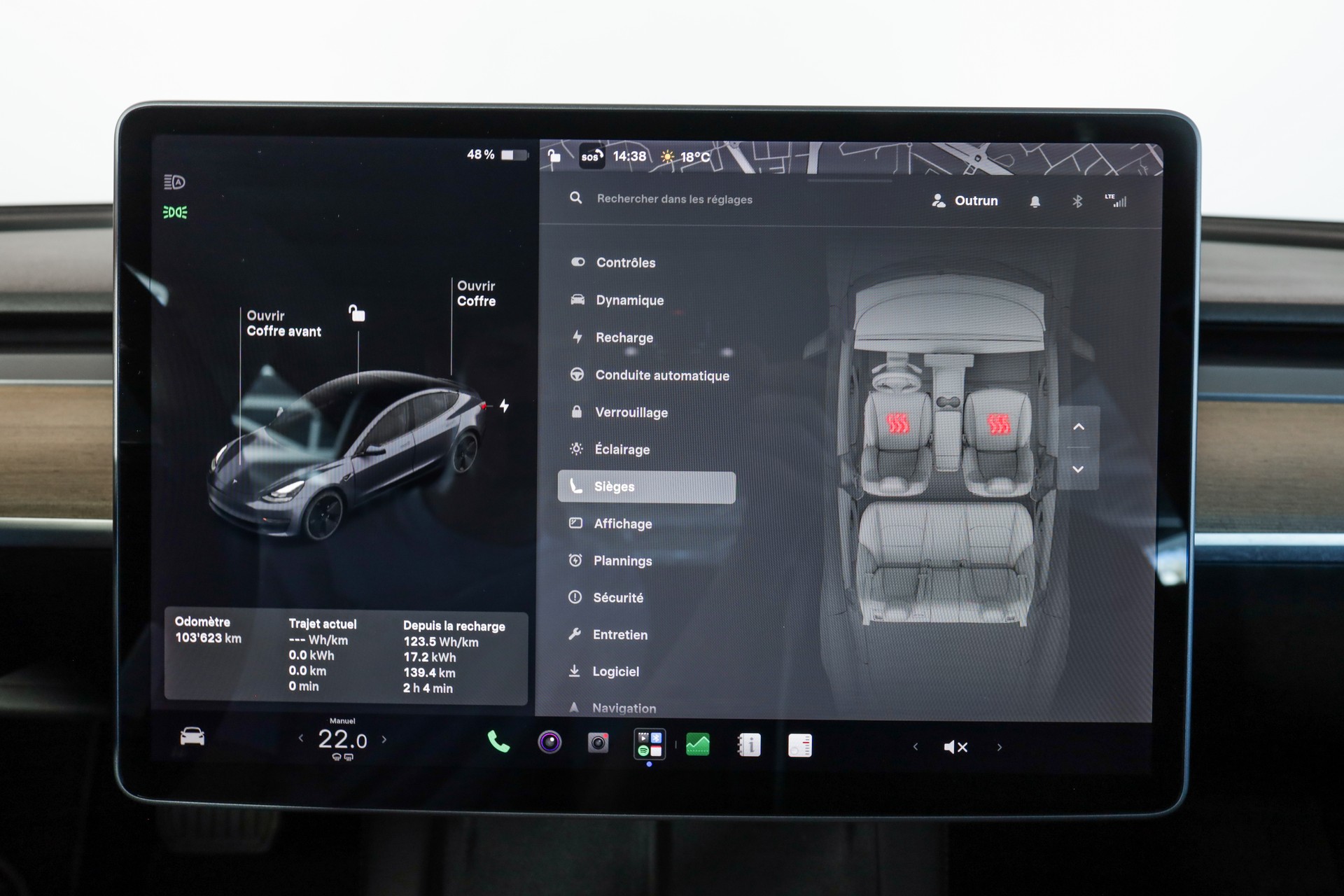 TESLA Model 3 Midnight Grey-image-16