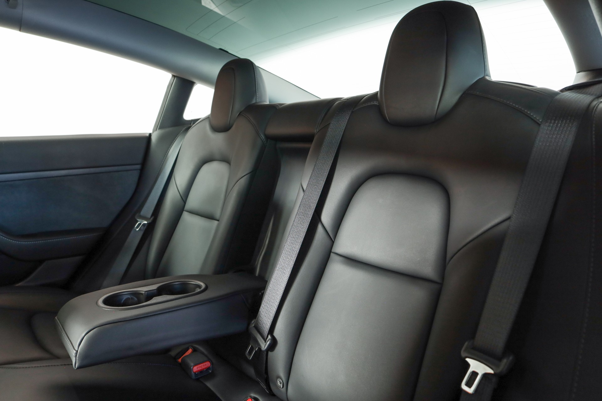 TESLA Model 3 Midnight Grey-image-12