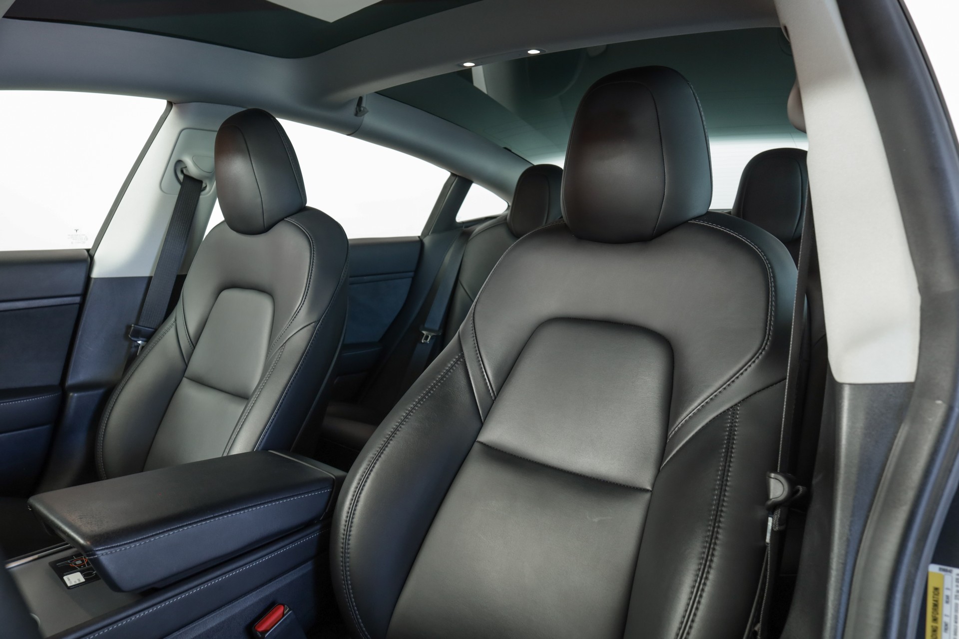 TESLA Model 3 Midnight Grey-image-11
