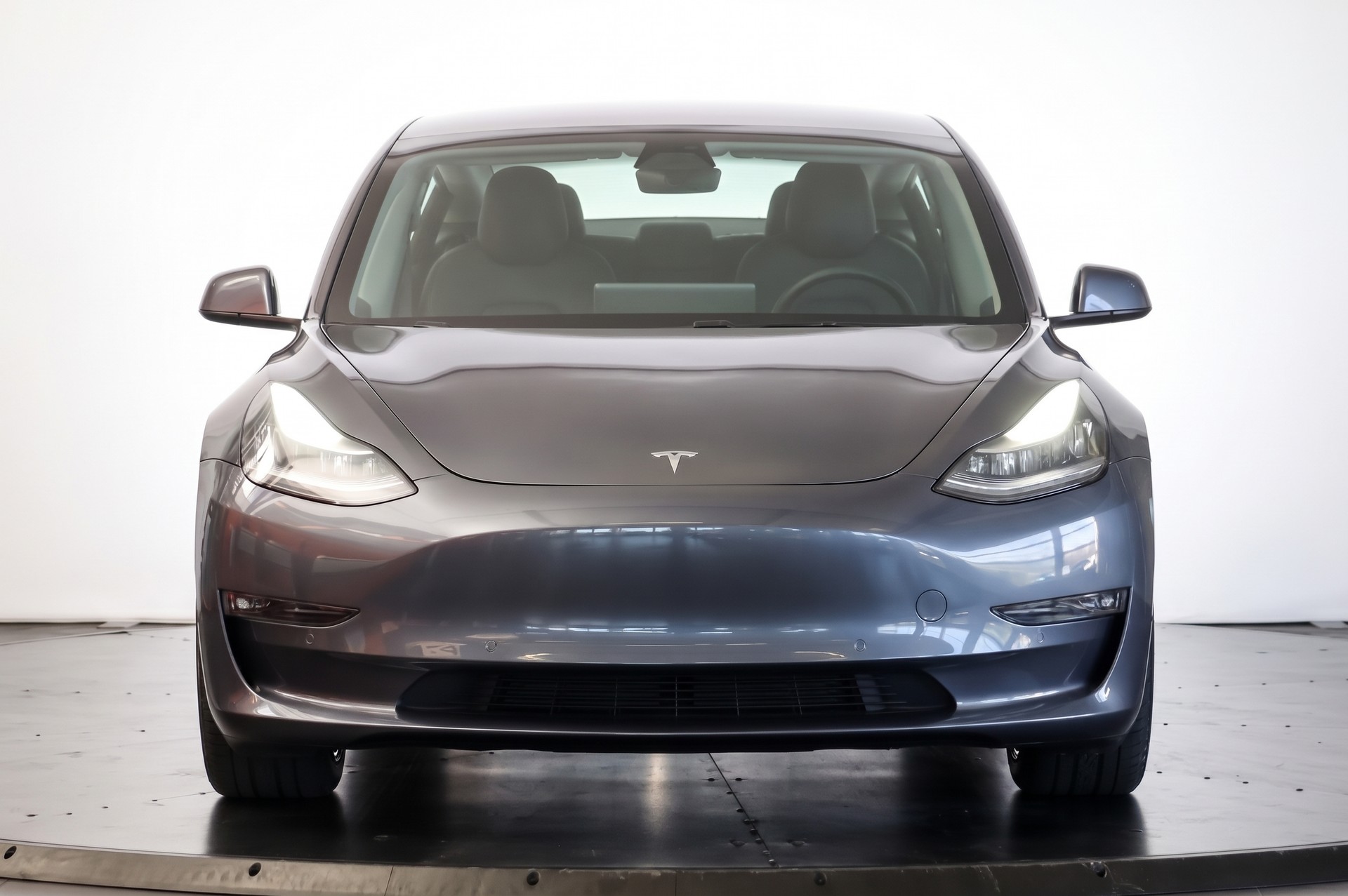 TESLA Model 3 Midnight Grey-showroom-element-1