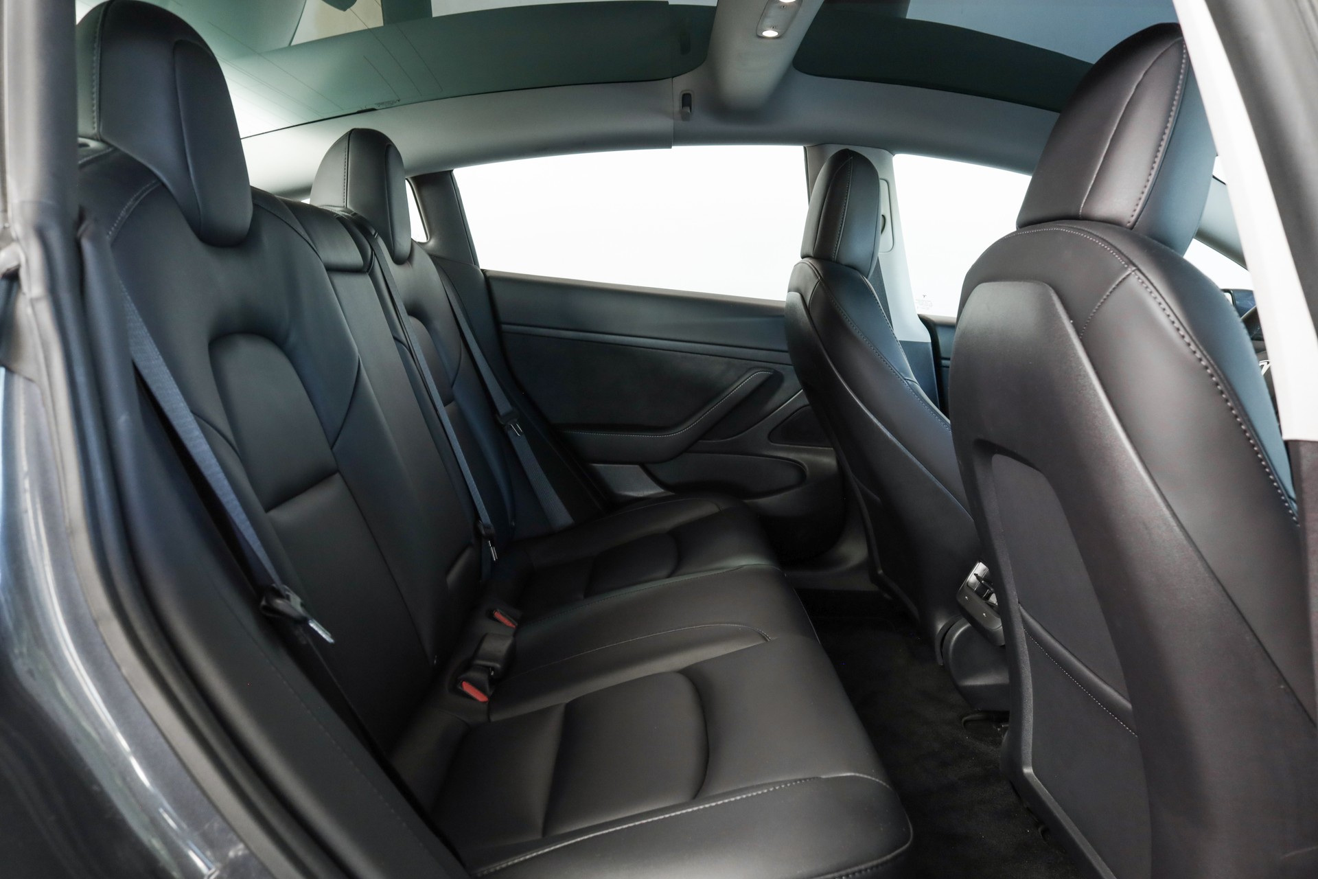 TESLA Model 3 Midnight Grey-image-10