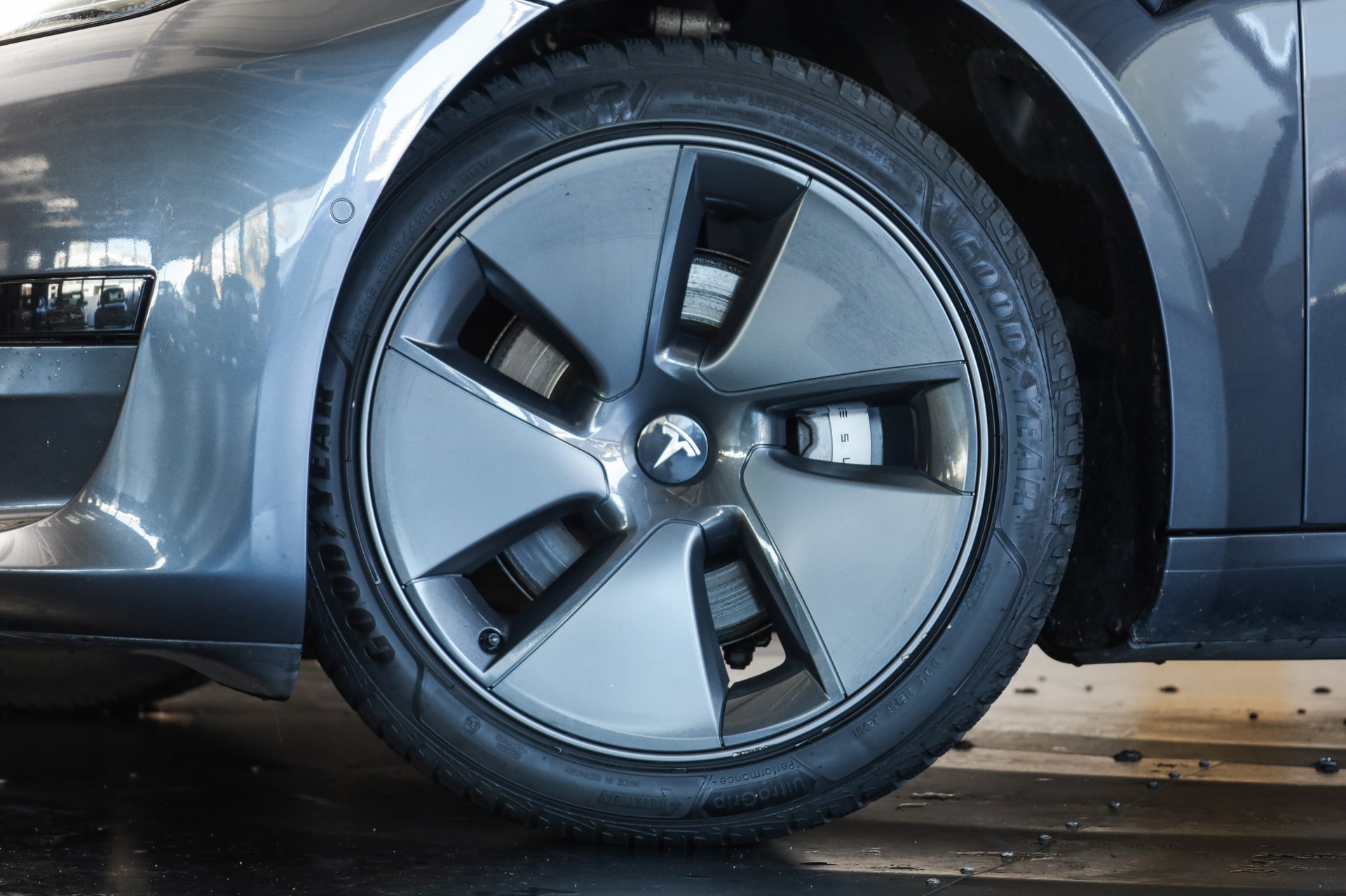 TESLA Model 3 Midnight Grey-image-27