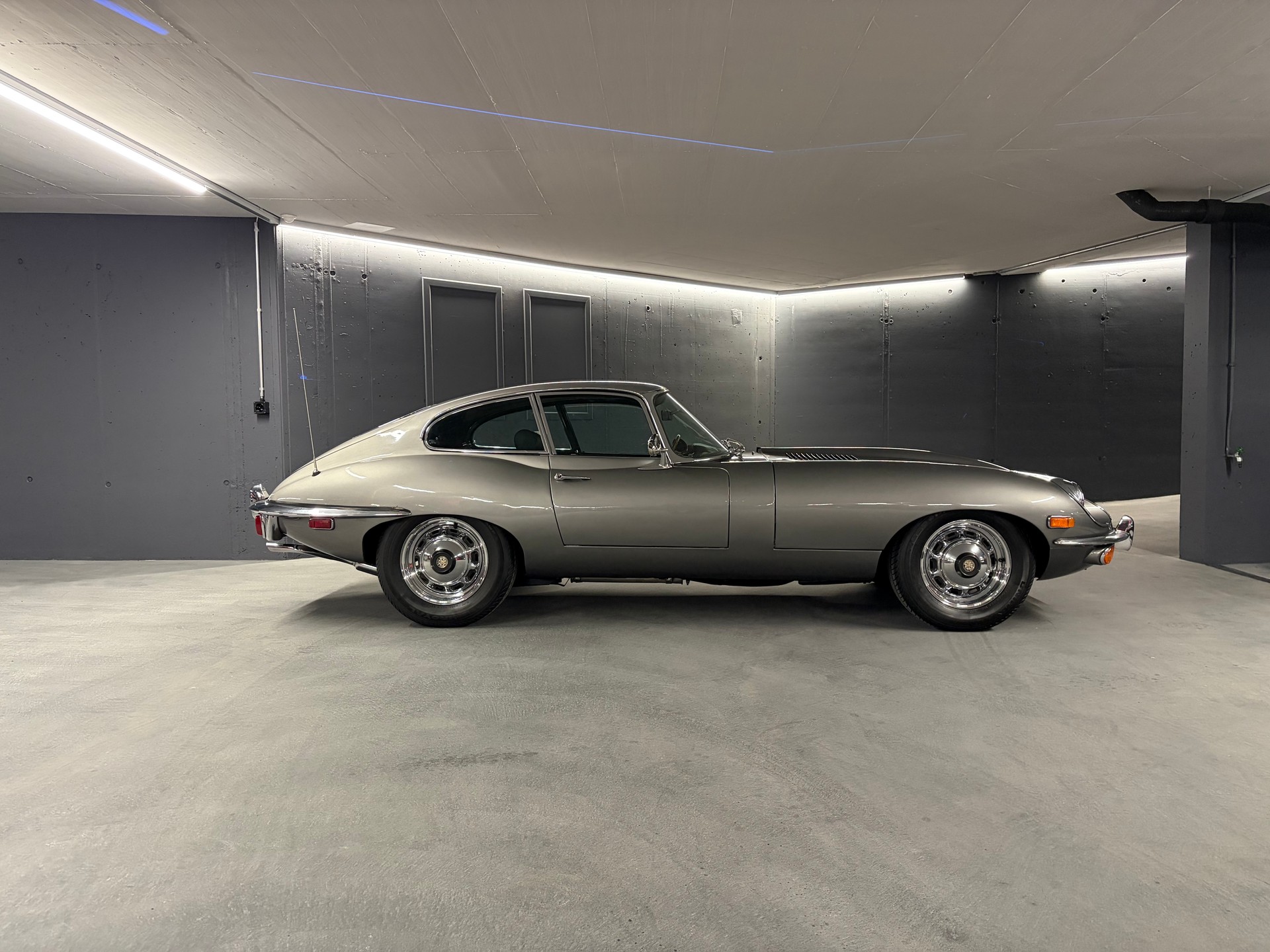 JAGUAR E 4.2 L Coupé Serie 2 Veteranfahrzeug-image-3