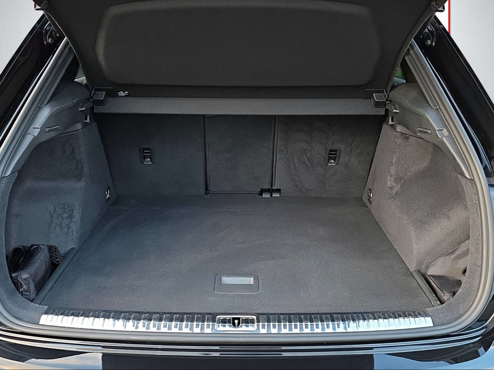 AUDI Q3 35 TFSI S line Attraction S-tronic-image-11