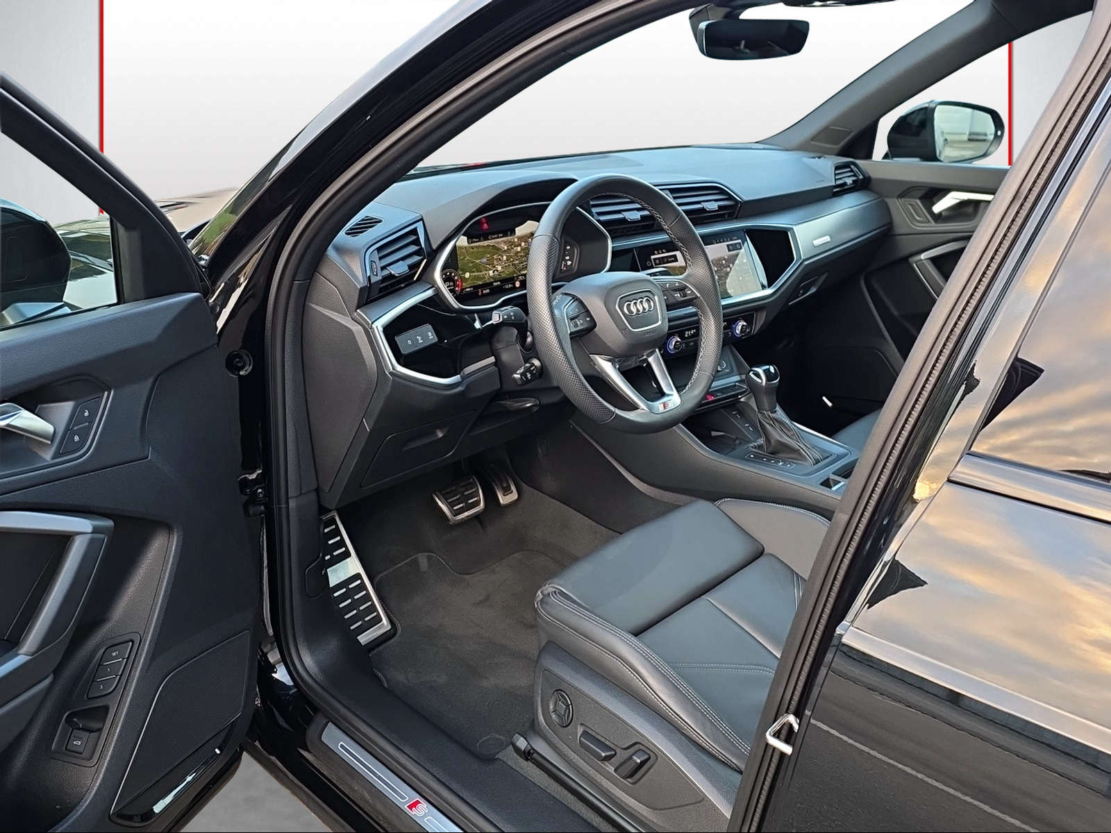 AUDI Q3 35 TFSI S line Attraction S-tronic-image-5