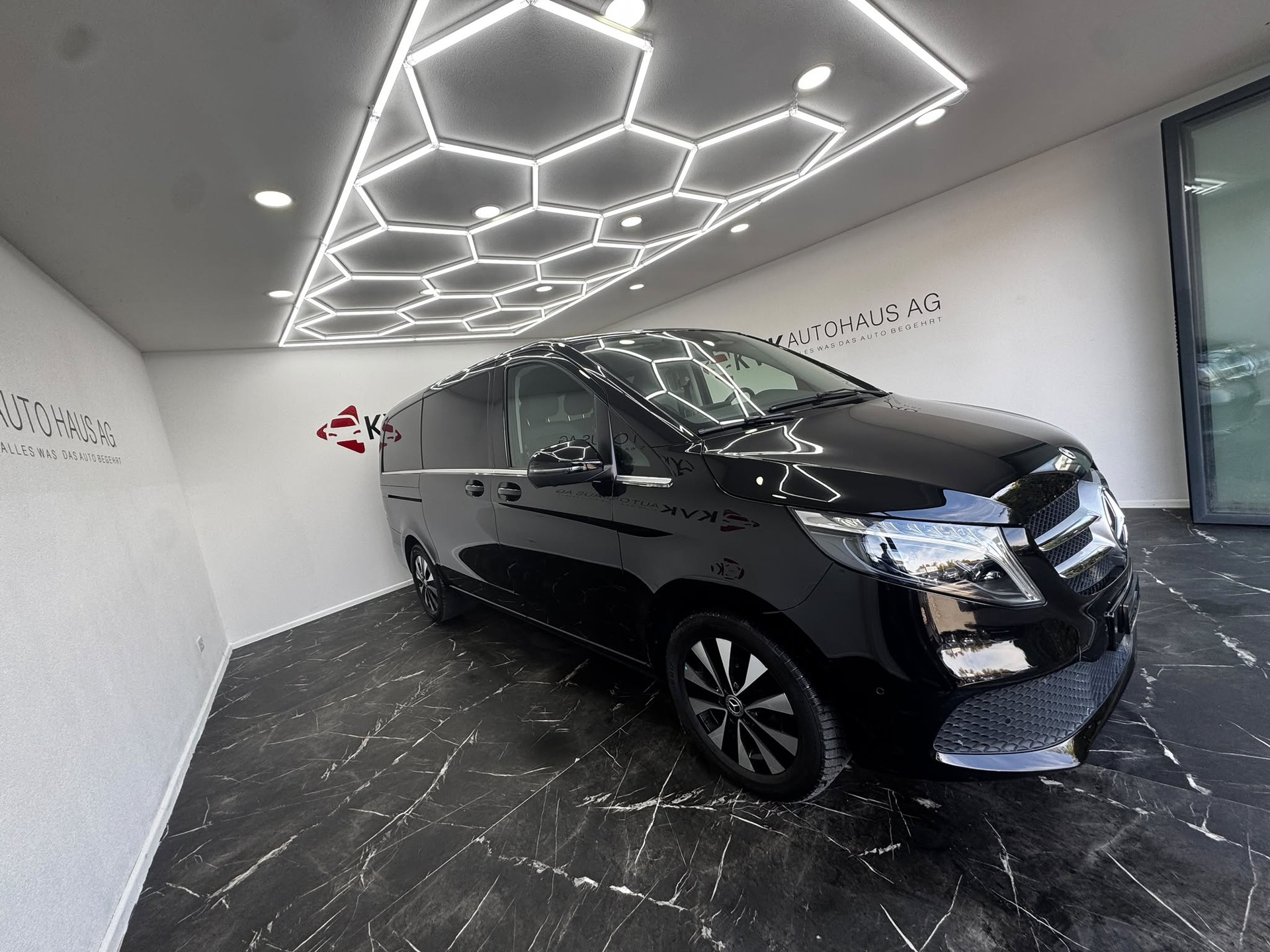 MERCEDES-BENZ V 250 d lang Avantgarde 4Matic G-Tronic | 2x Elektr. Schiebetüren | 10 Jahre Gratis-Service | Werksgarantie |-image-4