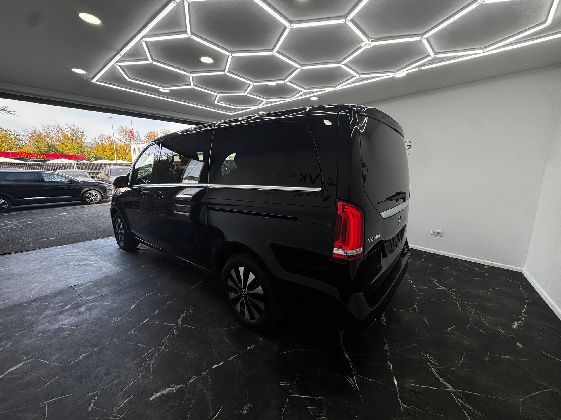 MERCEDES-BENZ V 250 d lang Avantgarde 4Matic G-Tronic | 2x Elektr. Schiebetüren | 10 Jahre Gratis-Service | Werksgarantie |-image-8
