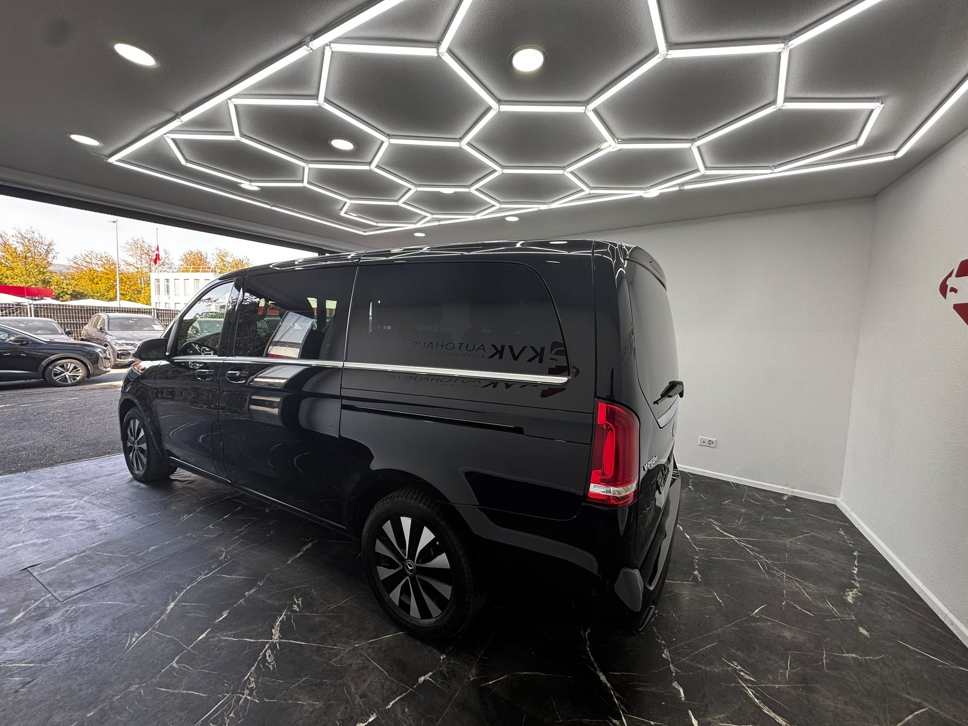 MERCEDES-BENZ V 250 d lang Avantgarde 4Matic G-Tronic | 2x Elektr. Schiebetüren | 10 Jahre Gratis-Service | Werksgarantie |-image-9