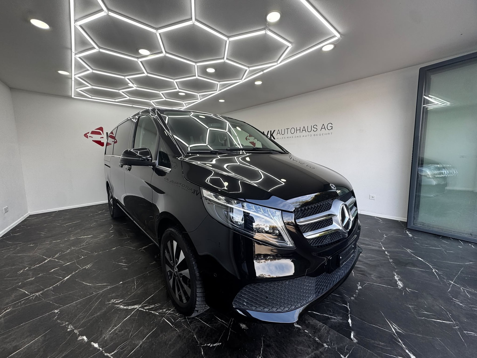 MERCEDES-BENZ V 250 d lang Avantgarde 4Matic G-Tronic | 2x Elektr. Schiebetüren | 10 Jahre Gratis-Service | Werksgarantie |-image-3
