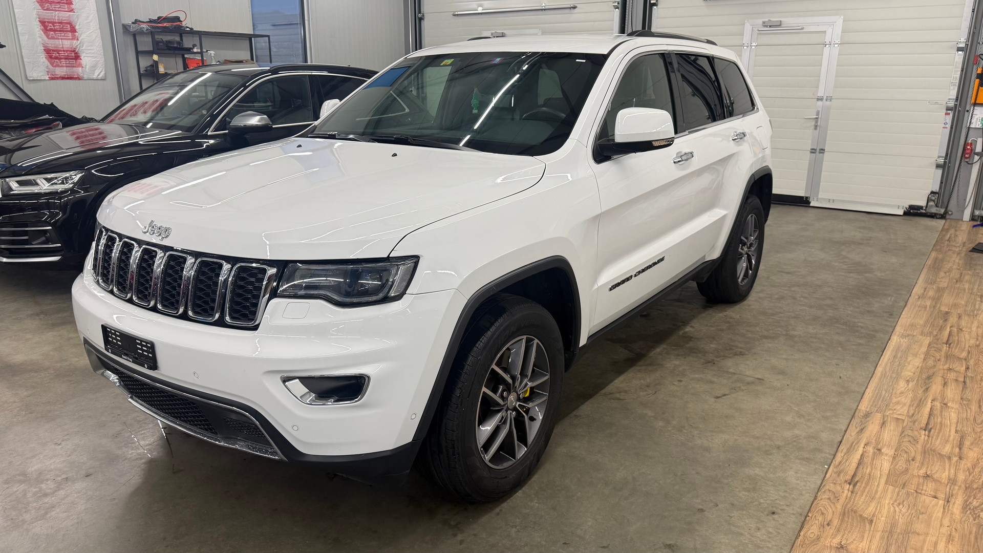 JEEP Grand Cherokee 3.0 CRD Limited Automatic-image-2