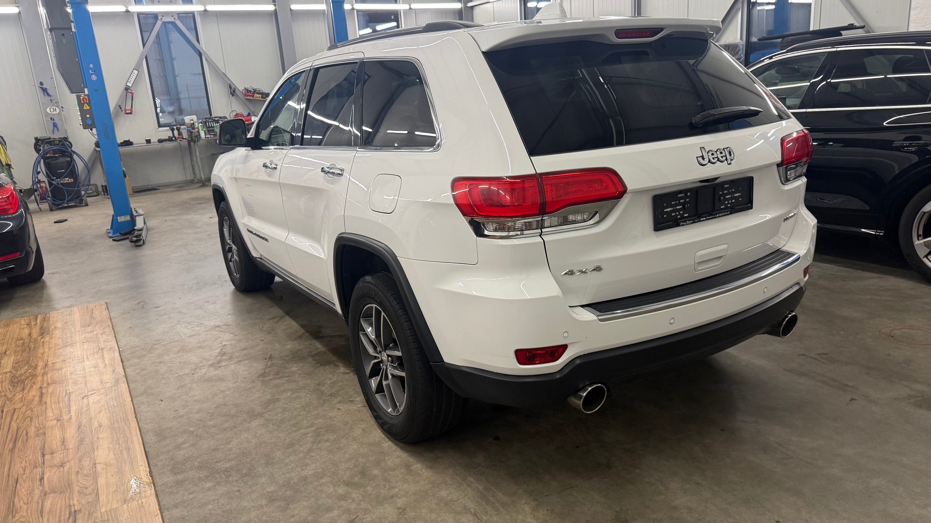 JEEP Grand Cherokee 3.0 CRD Limited Automatic-image-5
