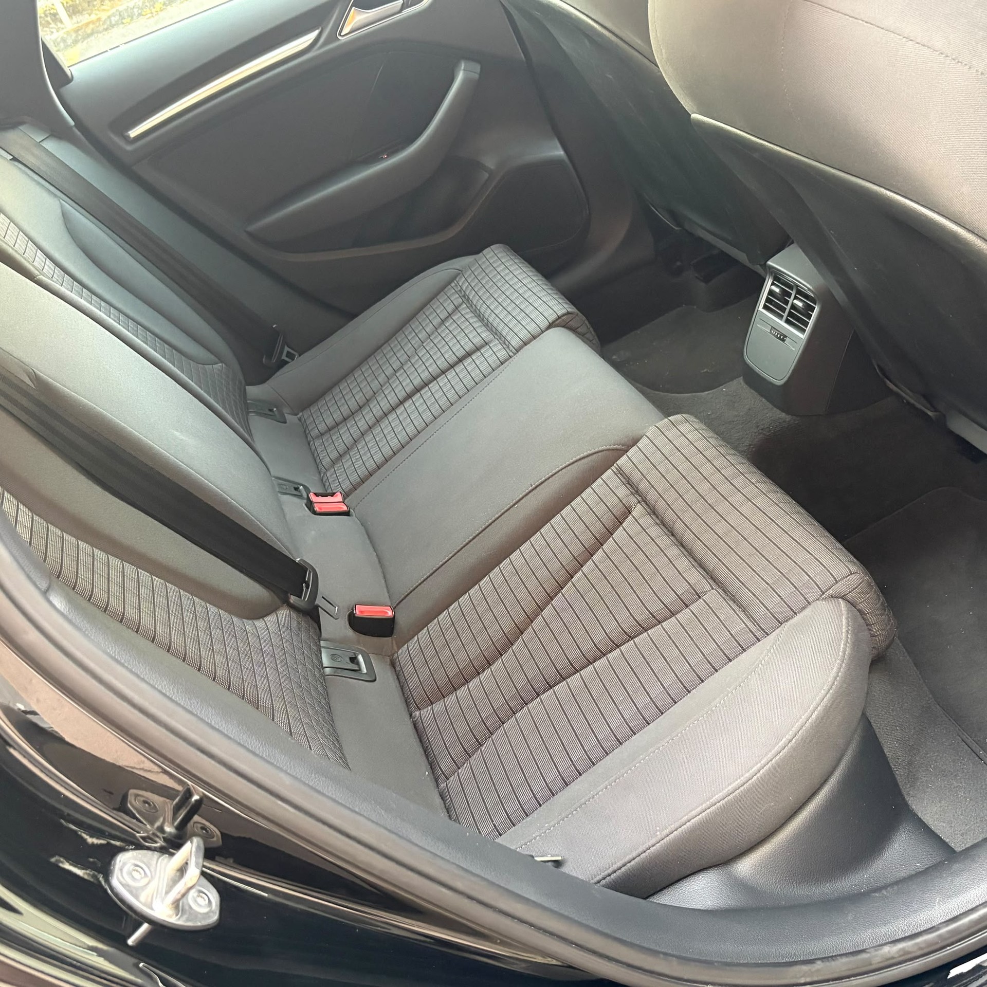 AUDI 2.0 TDI 150 Ambition quattro-image-4