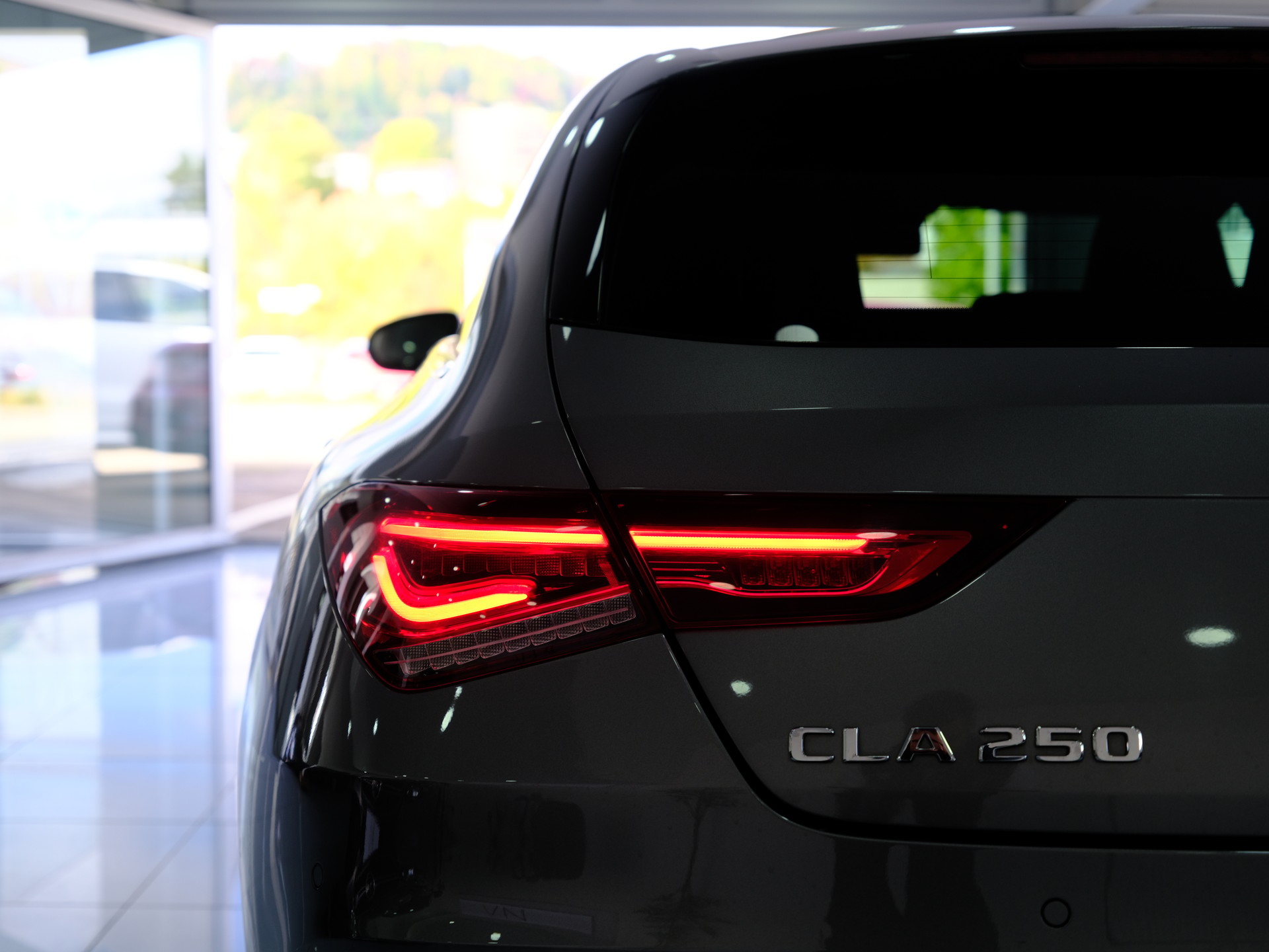 MERCEDES-BENZ CLA Shooting Brake 250 4Matic 7G-DCT AMG Line-image-11