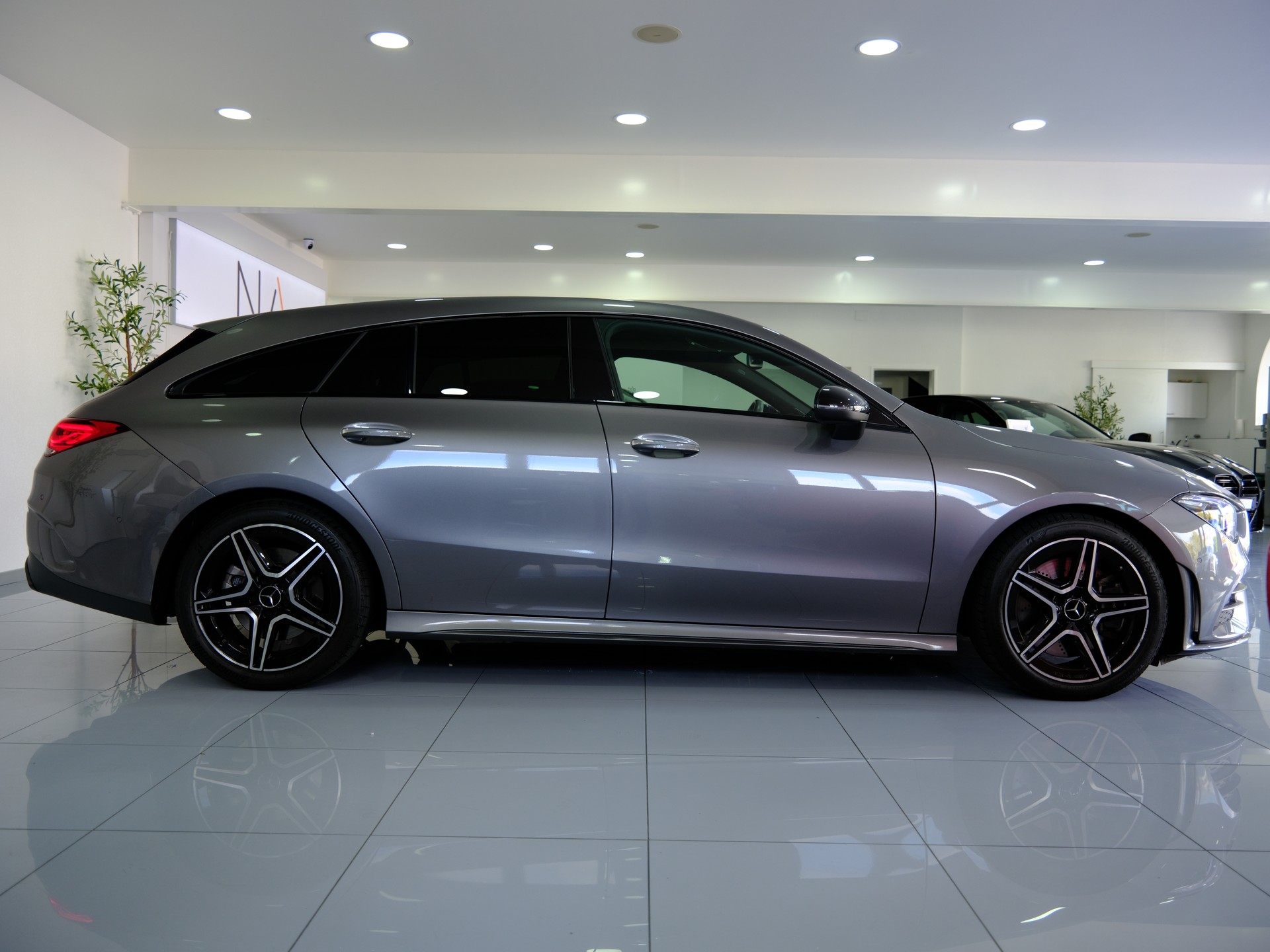 MERCEDES-BENZ CLA Shooting Brake 250 4Matic 7G-DCT AMG Line-image-9