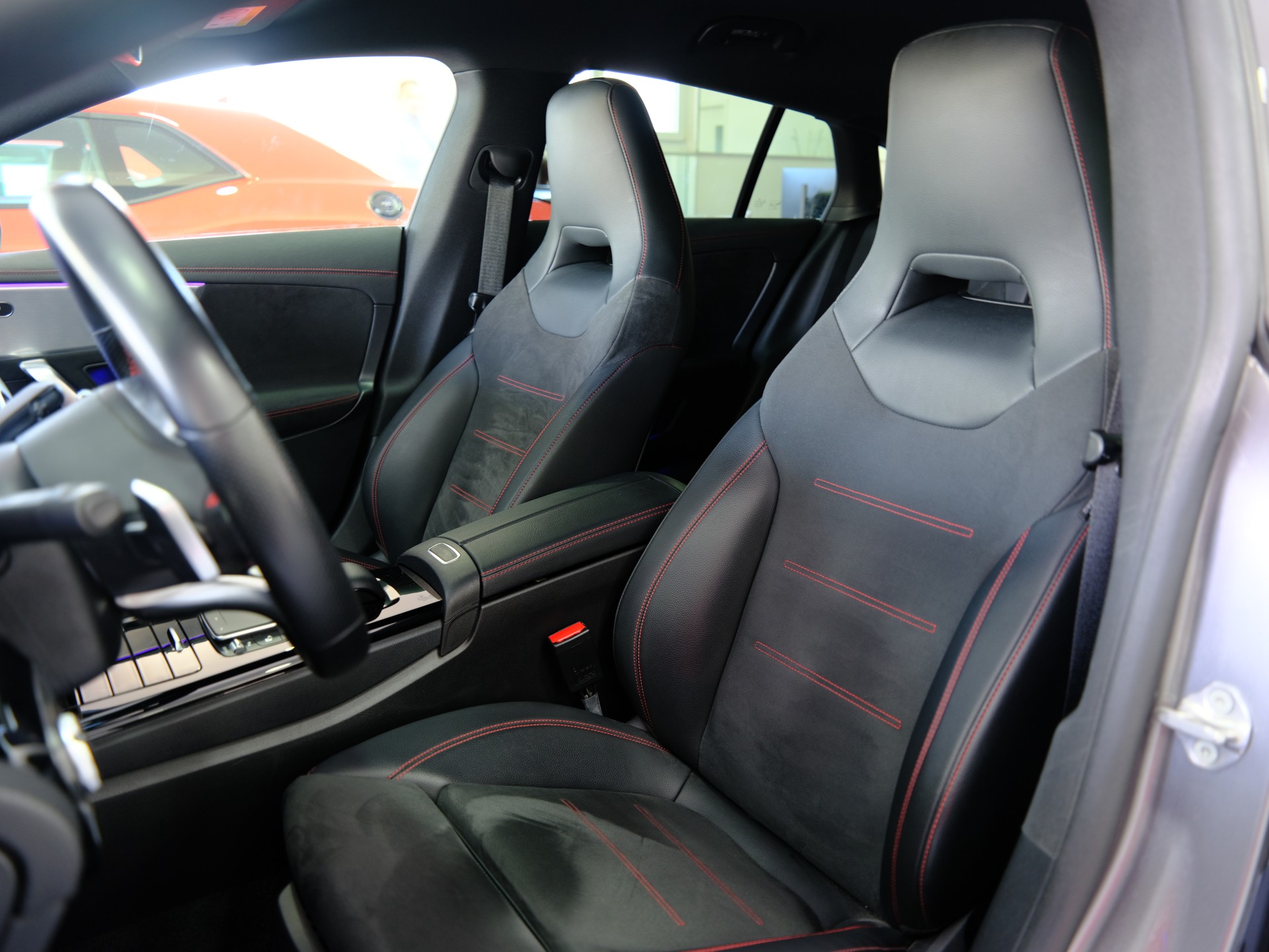 MERCEDES-BENZ CLA Shooting Brake 250 4Matic 7G-DCT AMG Line-image-15