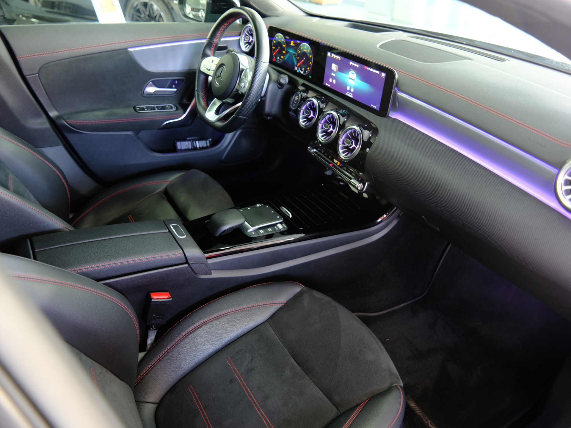 MERCEDES-BENZ CLA Shooting Brake 250 4Matic 7G-DCT AMG Line-image-18