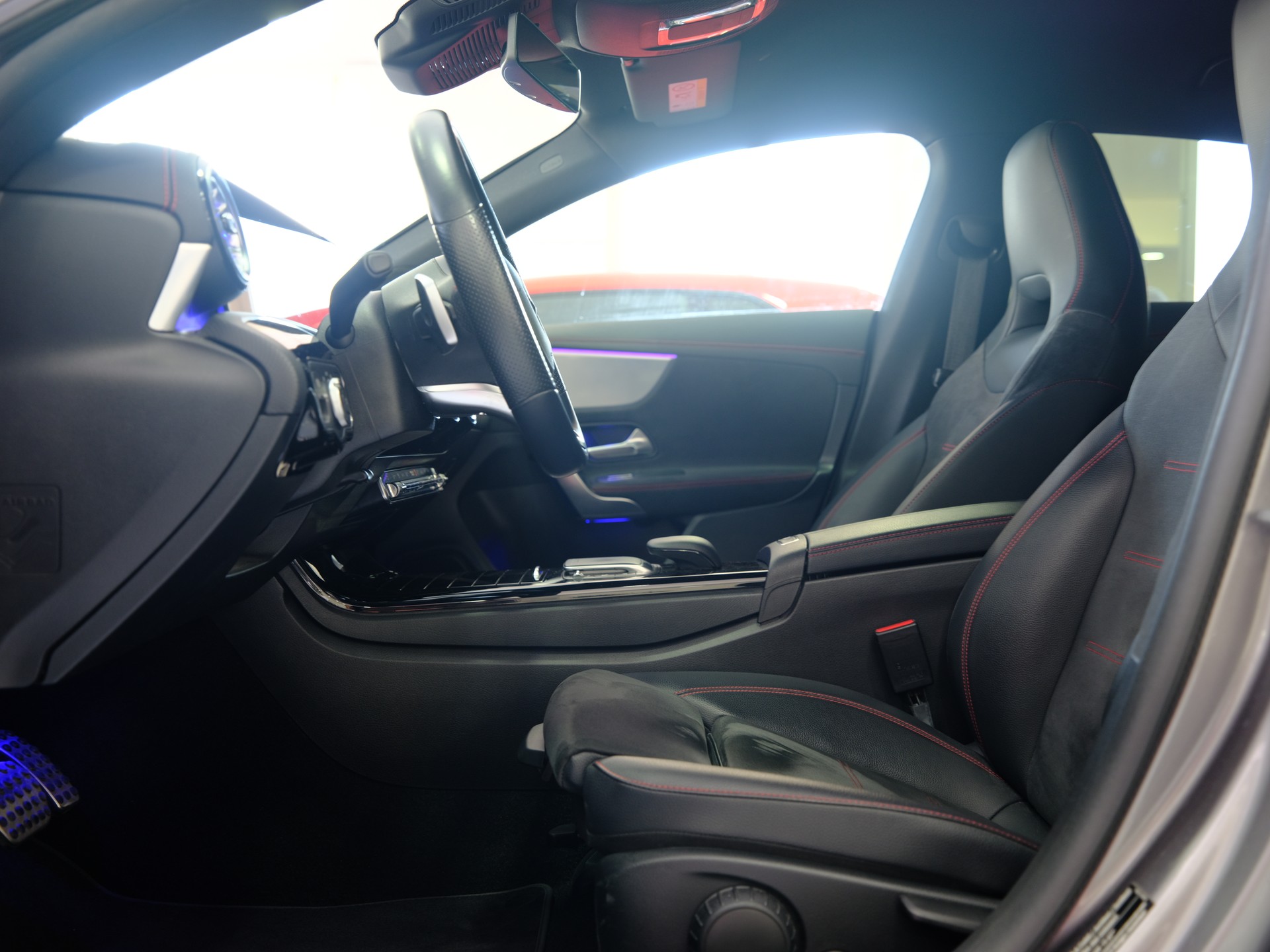 MERCEDES-BENZ CLA Shooting Brake 250 4Matic 7G-DCT AMG Line-image-16