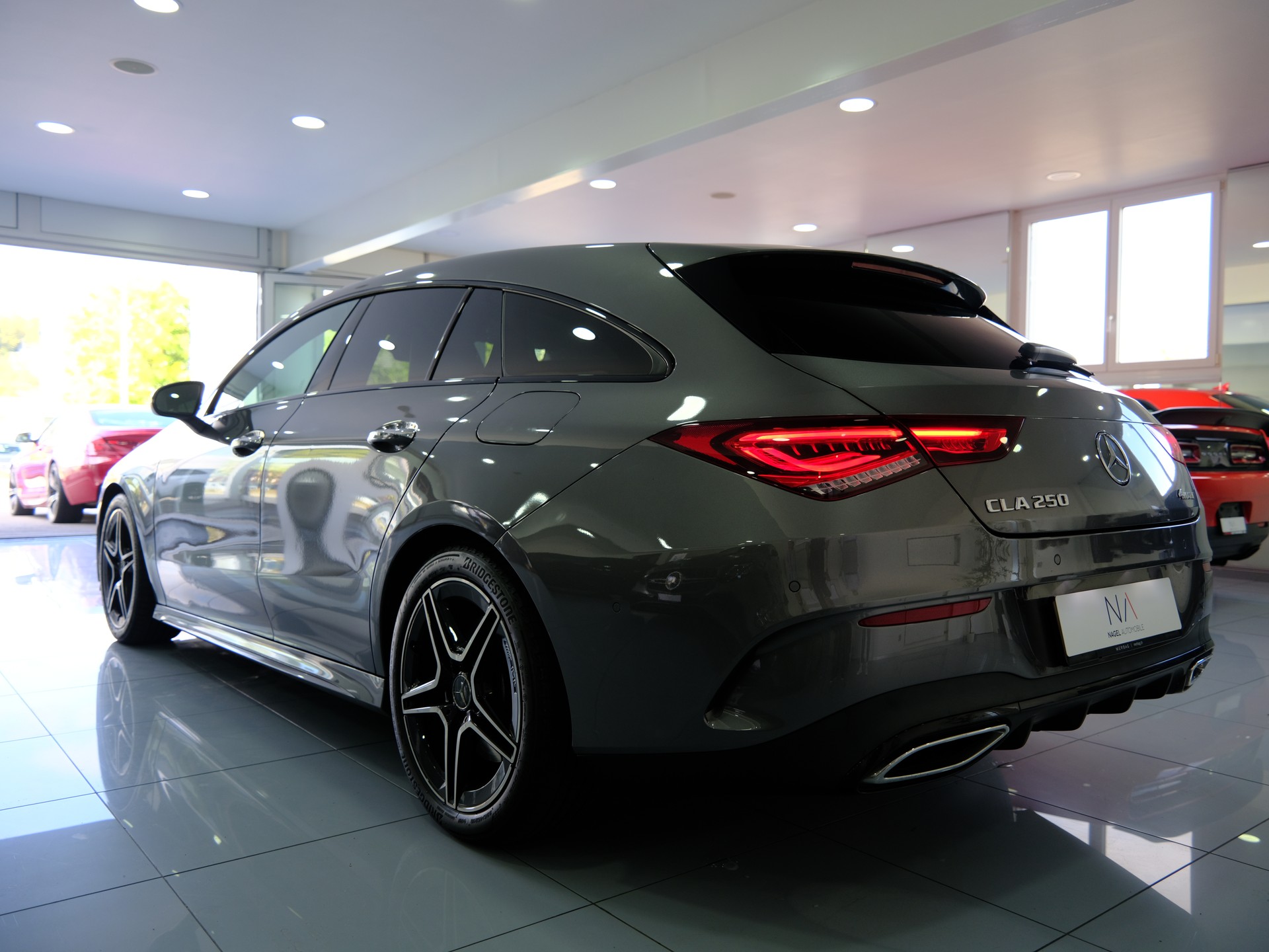 MERCEDES-BENZ CLA Shooting Brake 250 4Matic 7G-DCT AMG Line-image-4