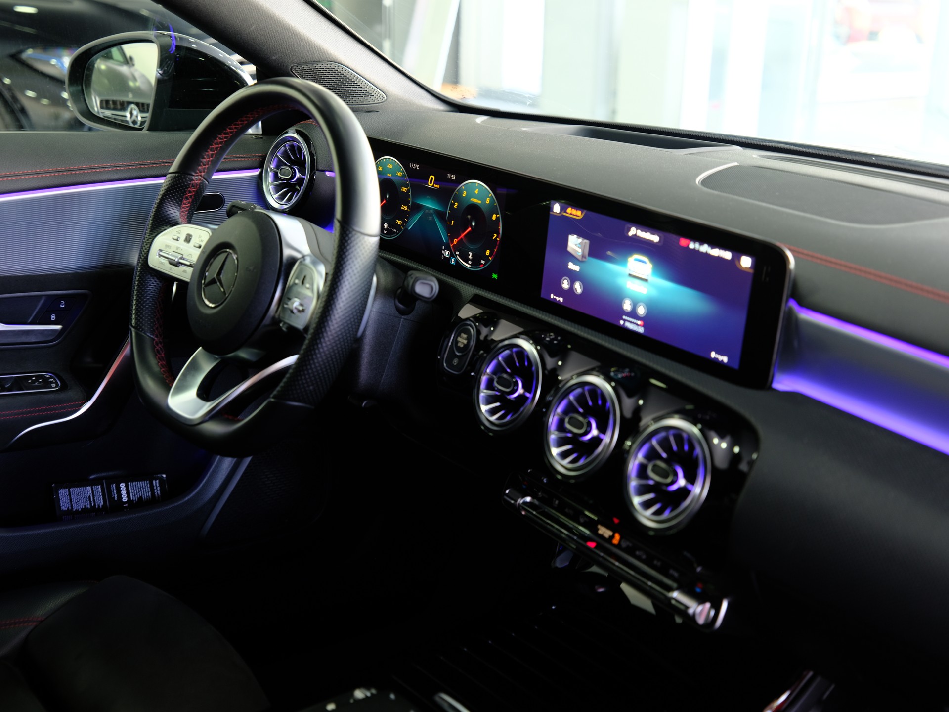 MERCEDES-BENZ CLA Shooting Brake 250 4Matic 7G-DCT AMG Line-image-17
