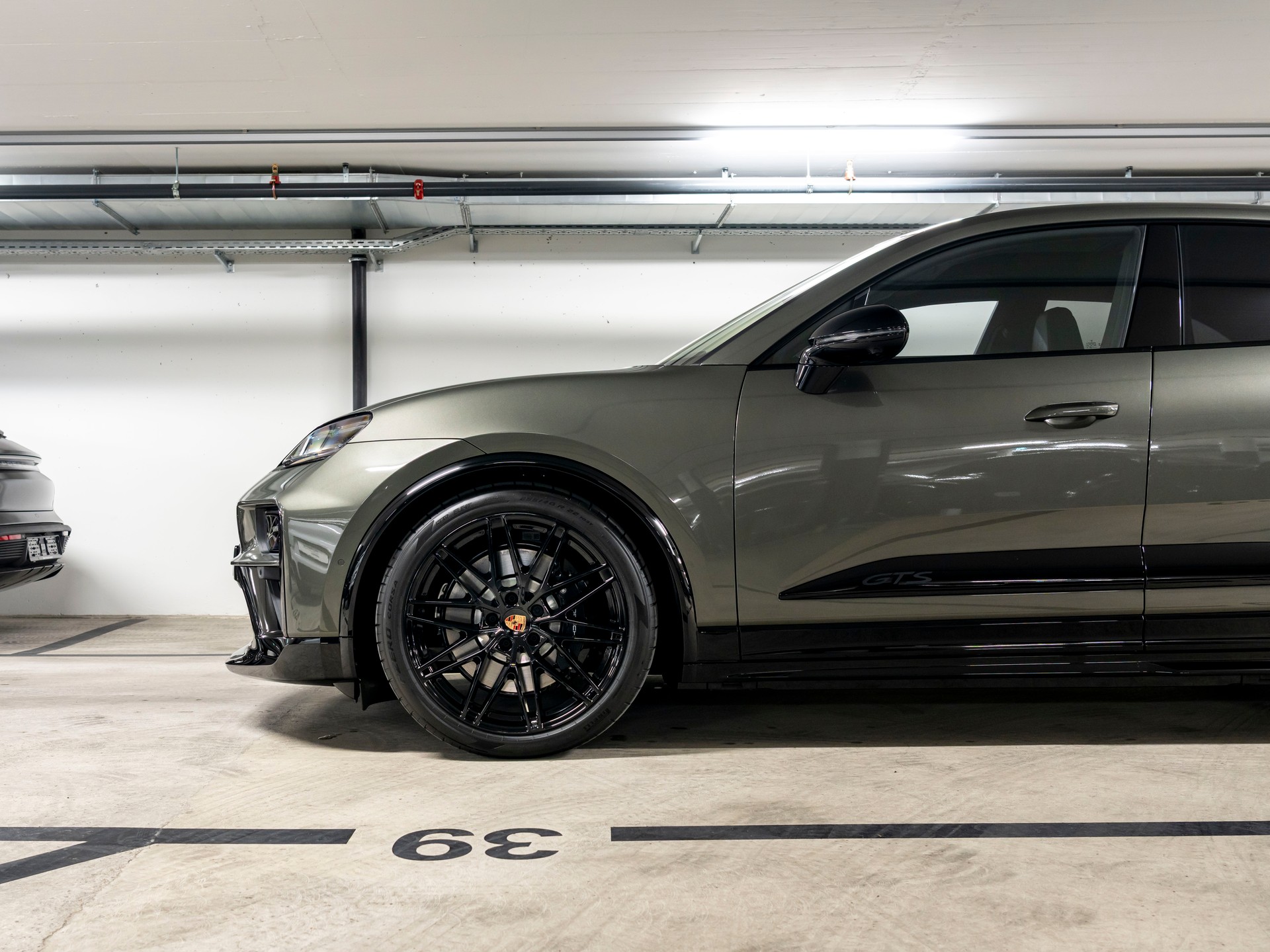 PORSCHE Macan 4 GTS 100kWh-image-6