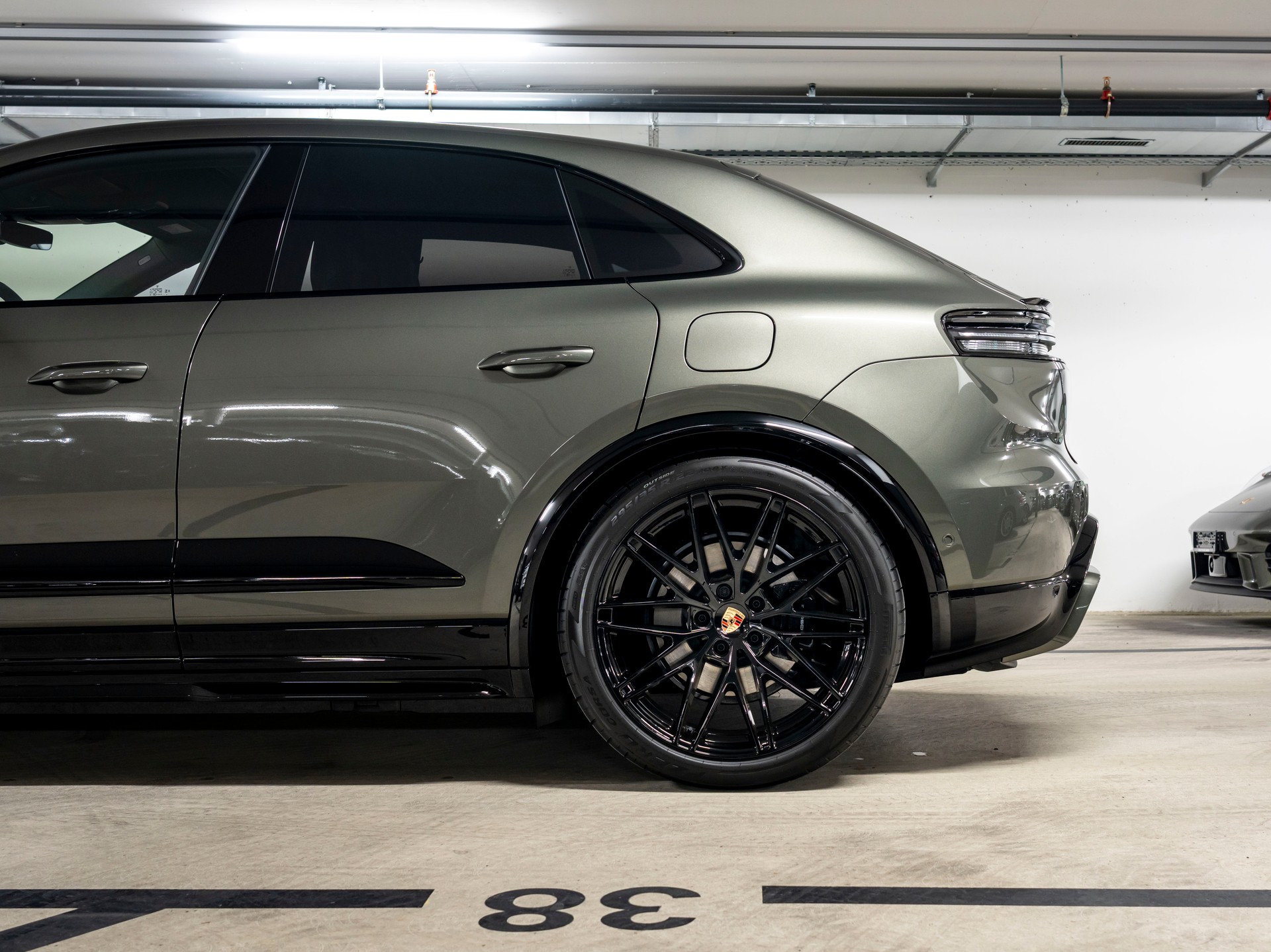 PORSCHE Macan 4 GTS 100kWh-image-7