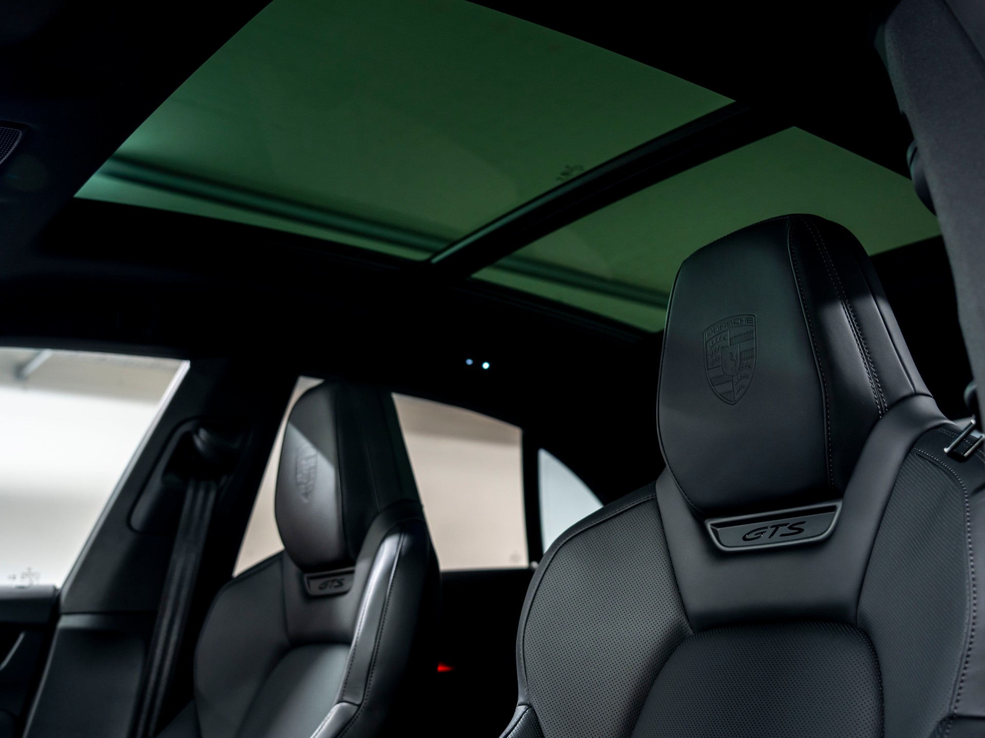 PORSCHE Macan 4 GTS 100kWh-image-11