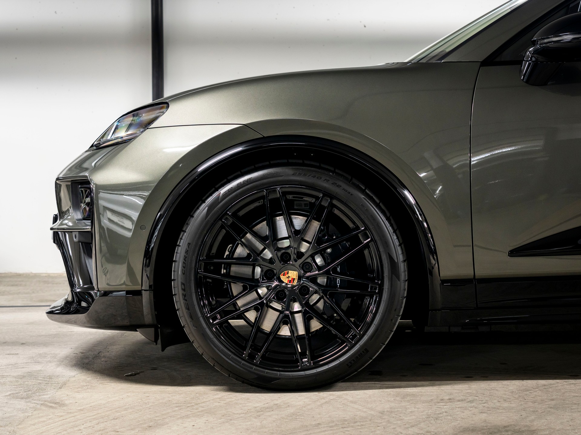 PORSCHE Macan 4 GTS 100kWh-image-5
